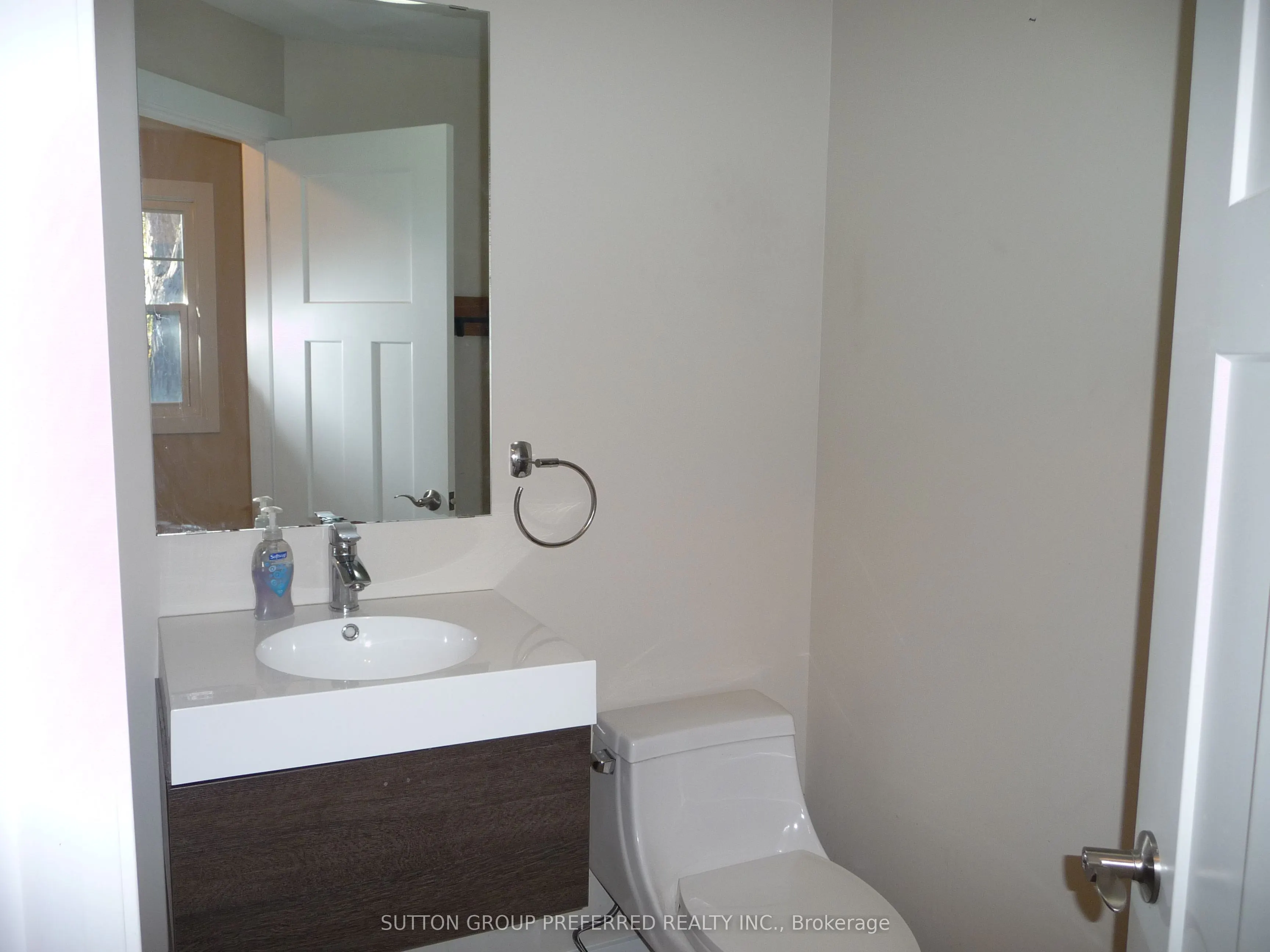 580 Upper Queen Street