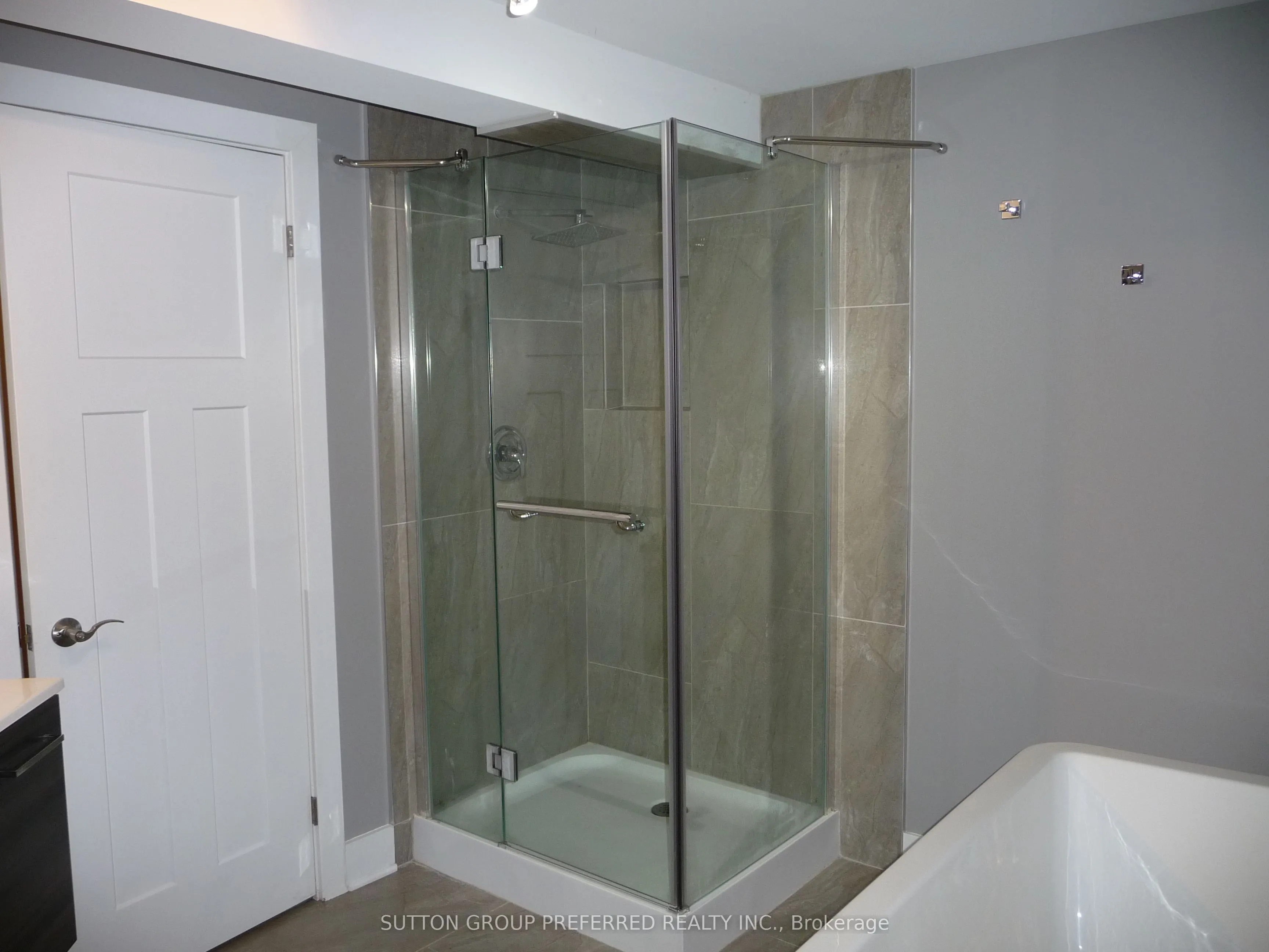 580 Upper Queen Street