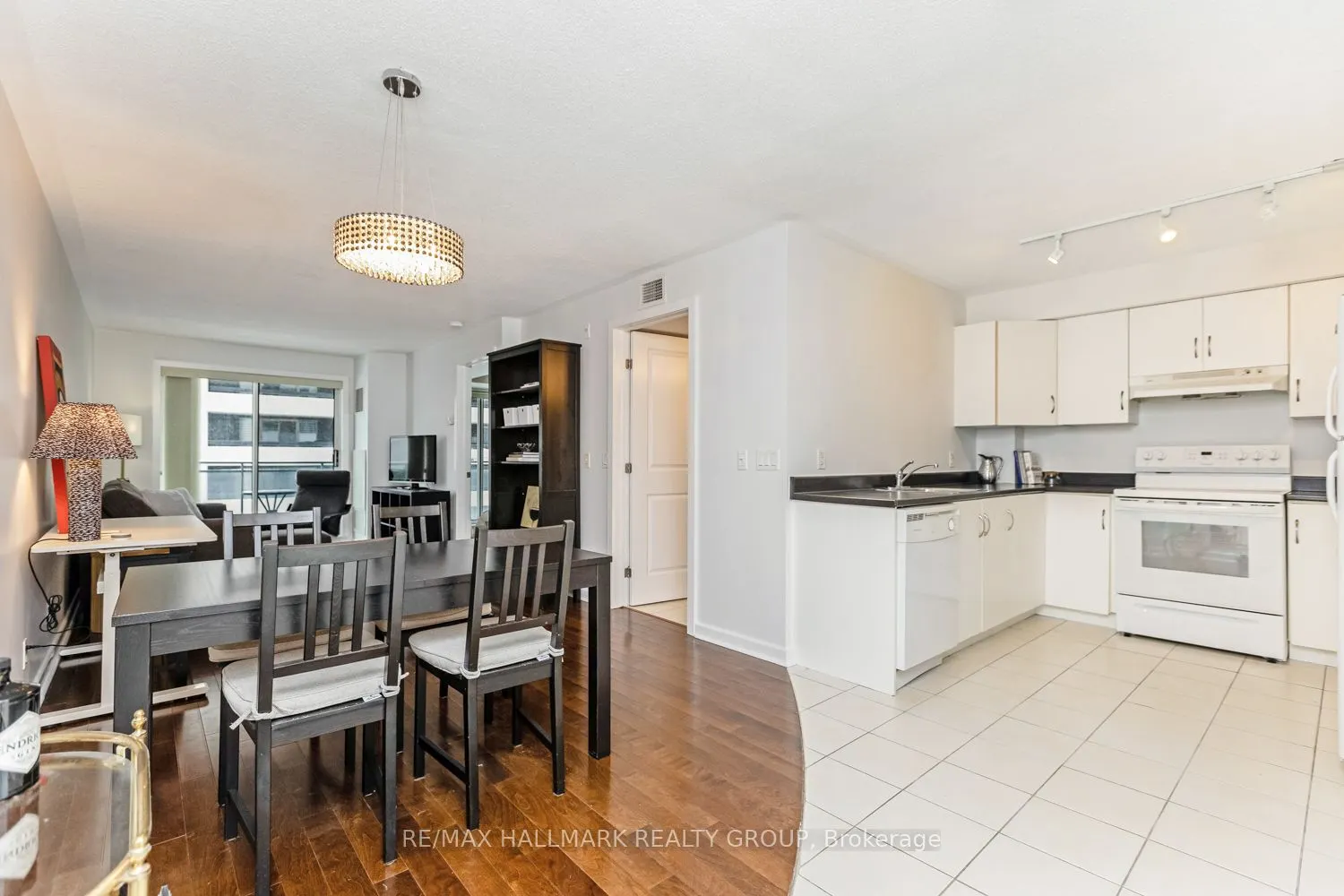 138 Somerset Street W, #502