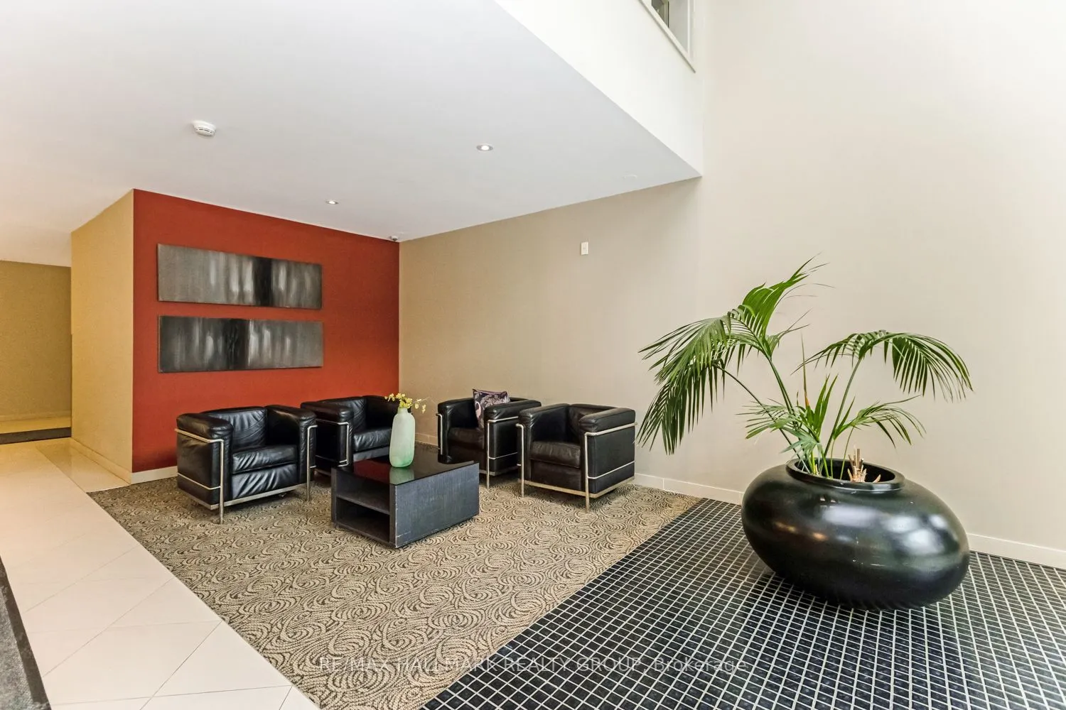 138 Somerset Street W, #502