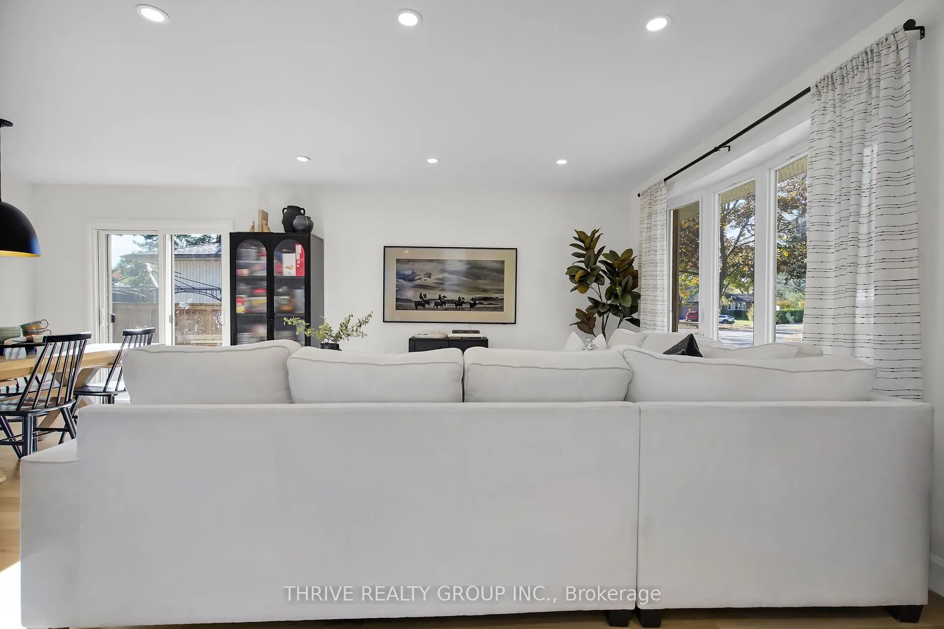 122 ST LAWRENCE Boulevard