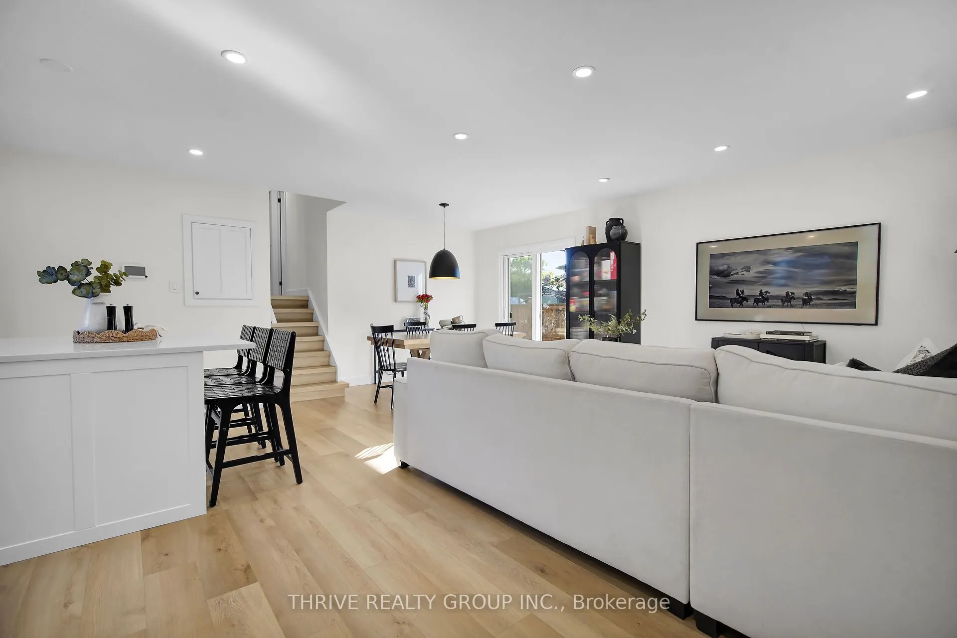 122 ST LAWRENCE Boulevard