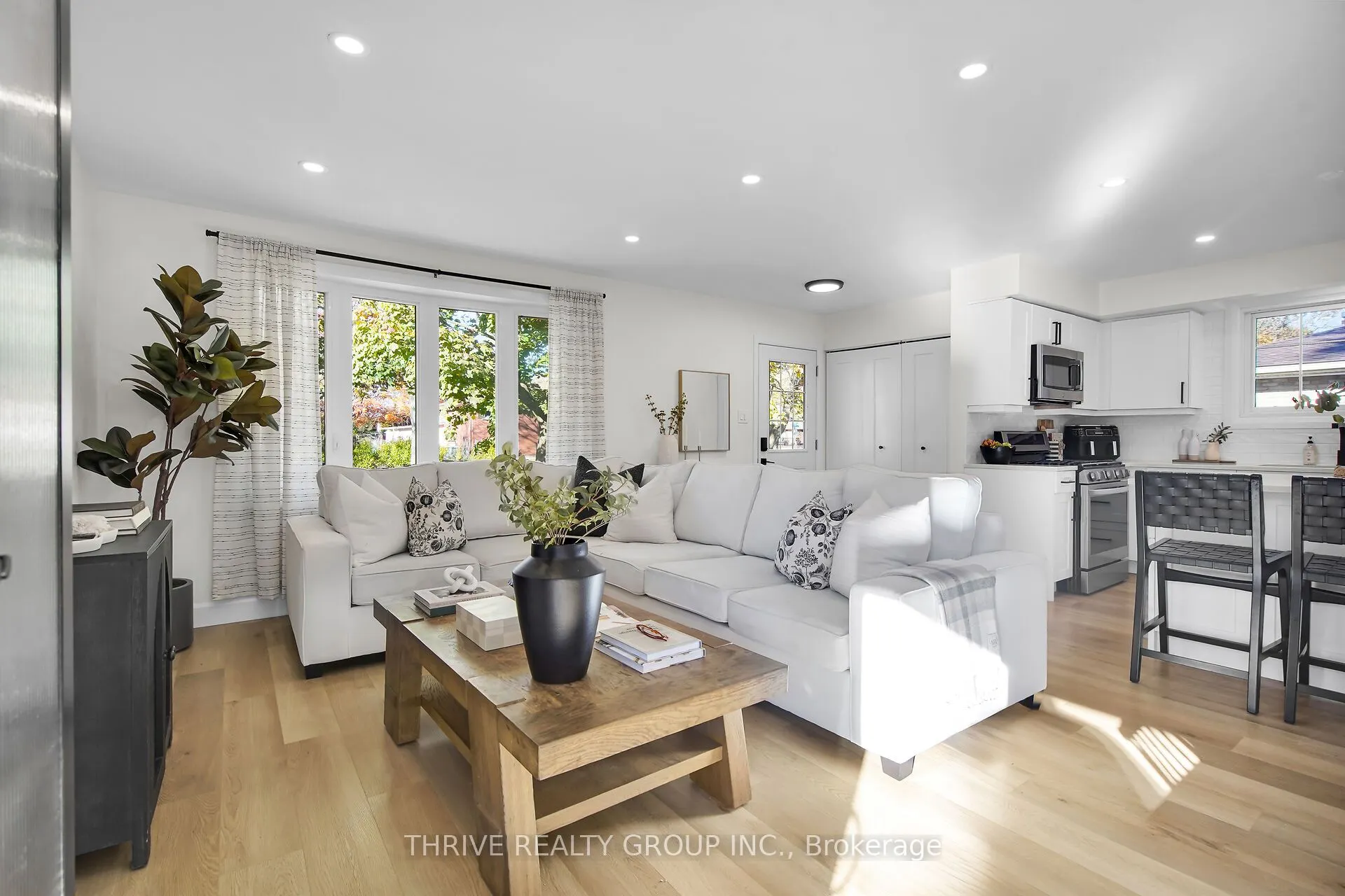 122 ST LAWRENCE Boulevard