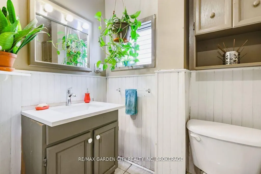 1009 Cannon Street E