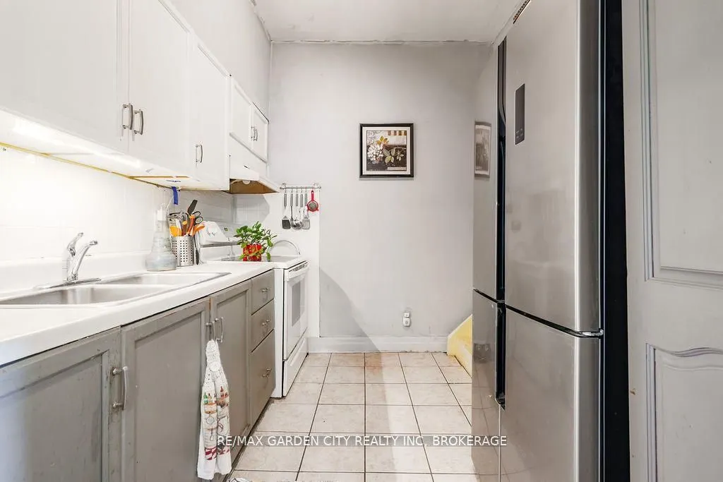 1009 Cannon Street E