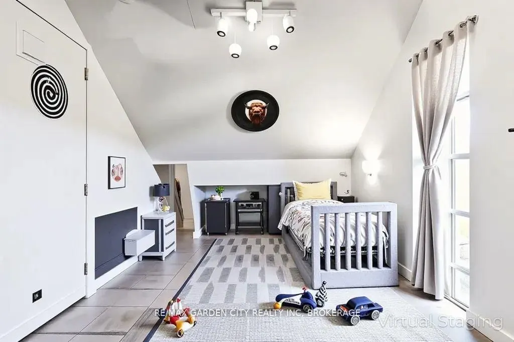 1009 Cannon Street E