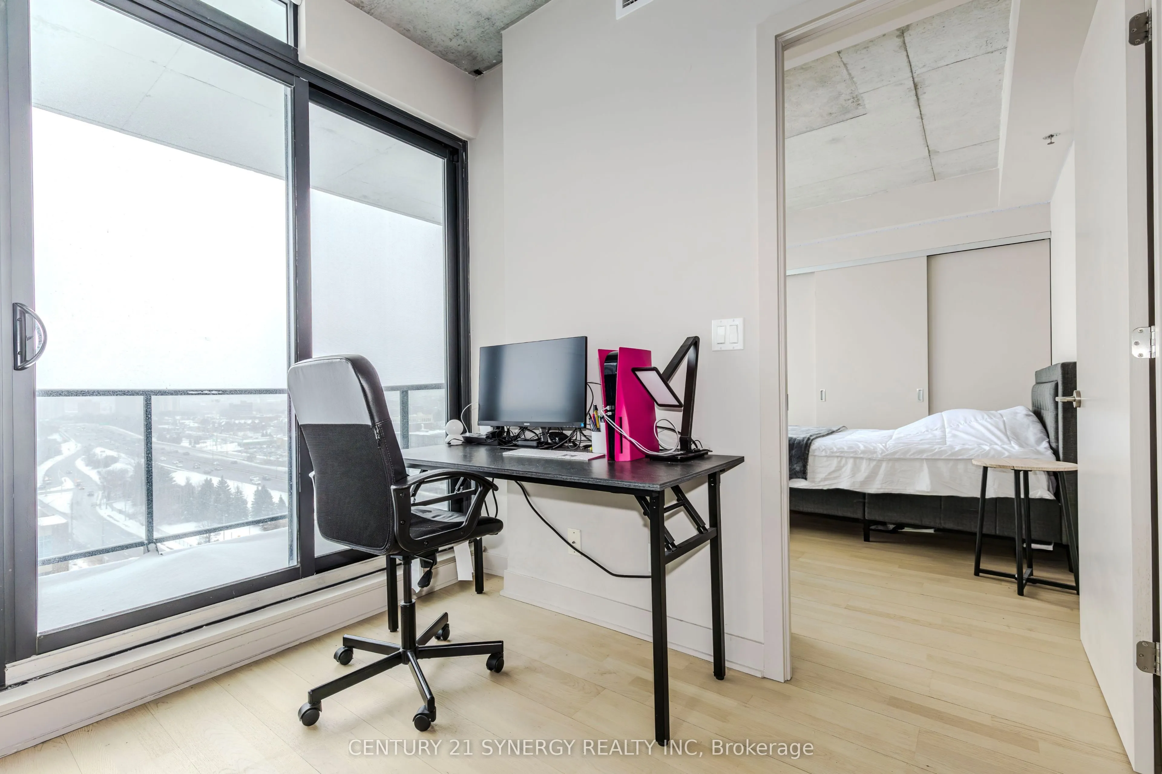 203 Catherine Street, #1209