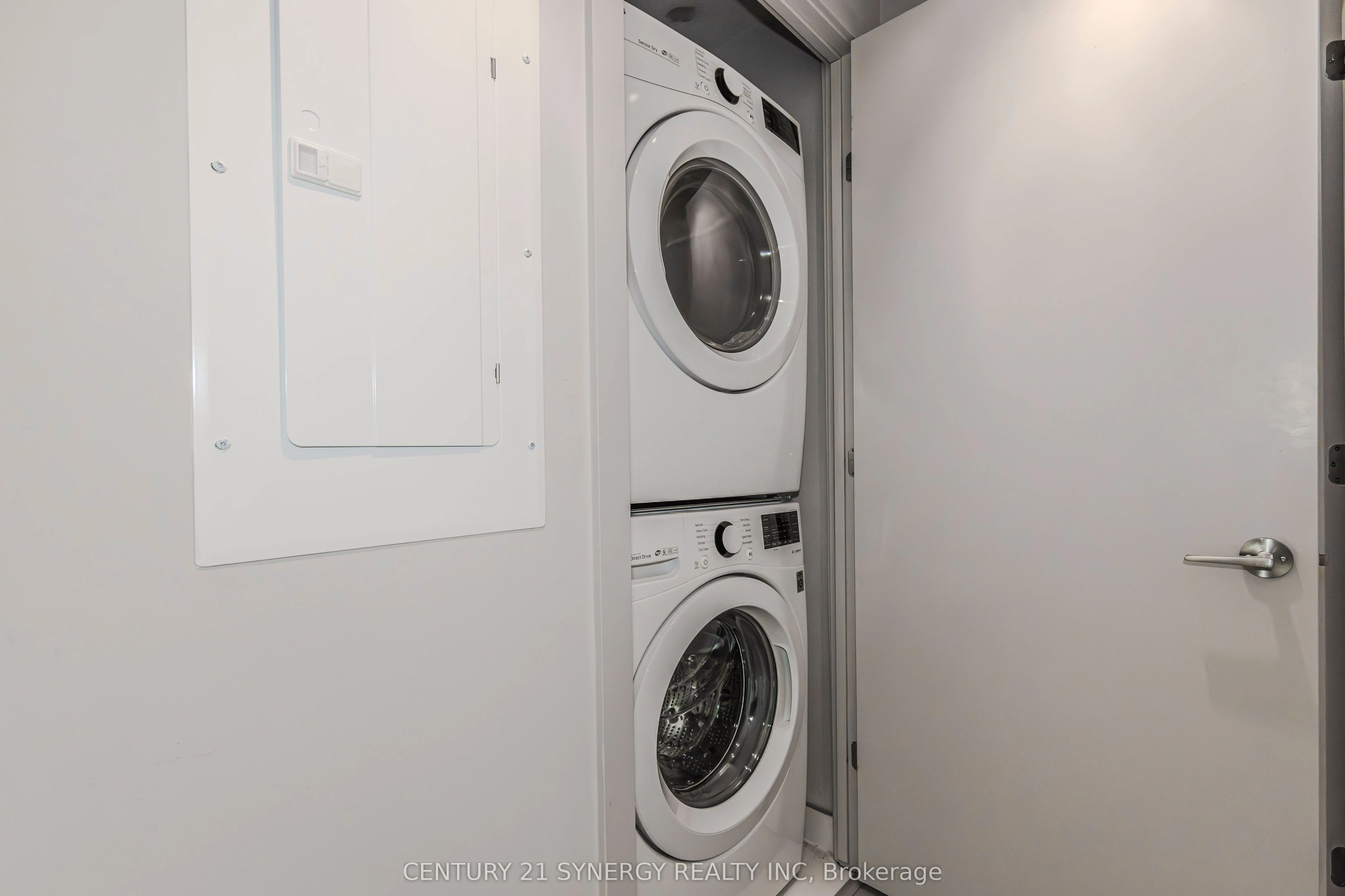 203 Catherine Street, #1209