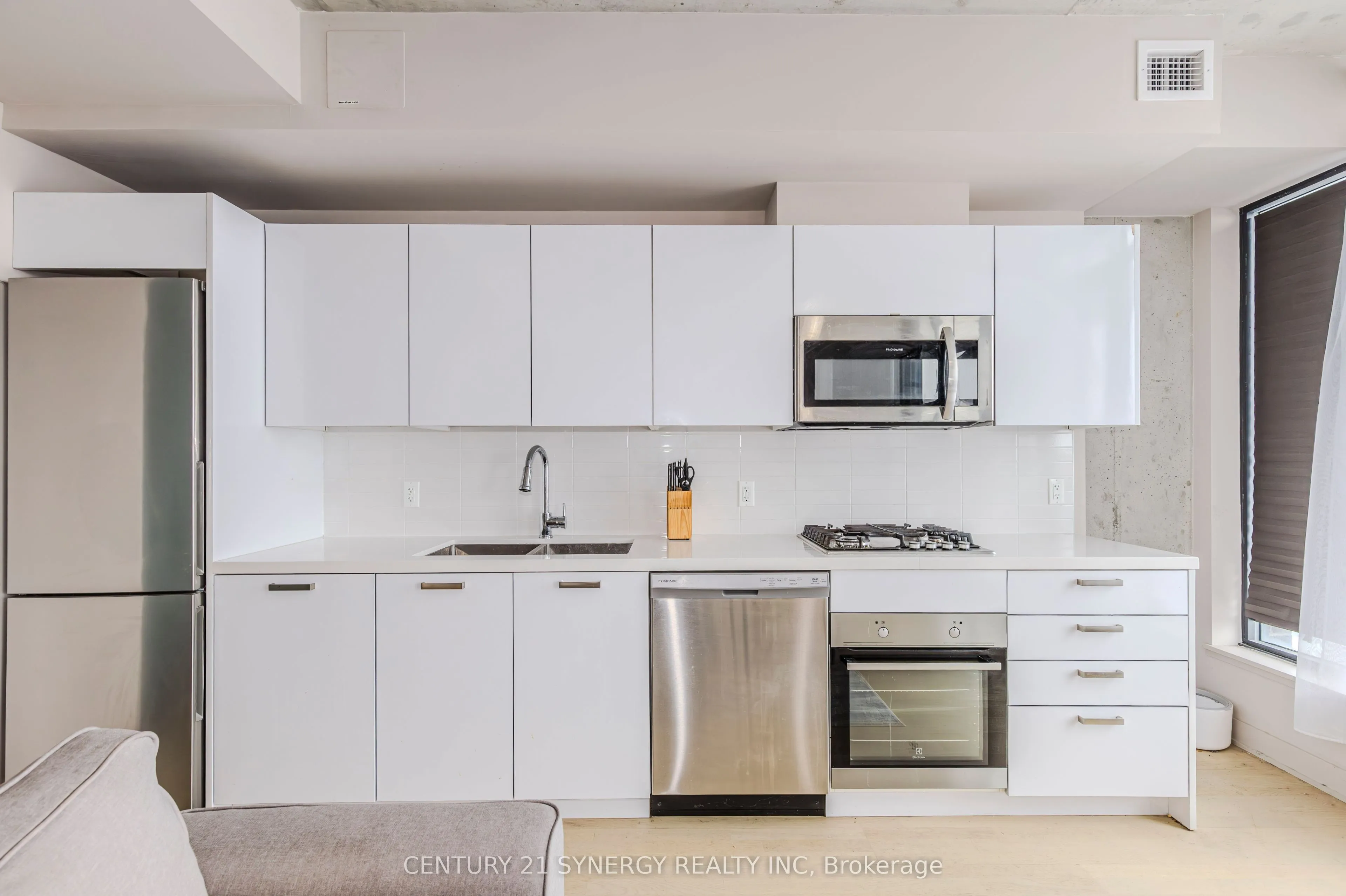 203 Catherine Street, #1209