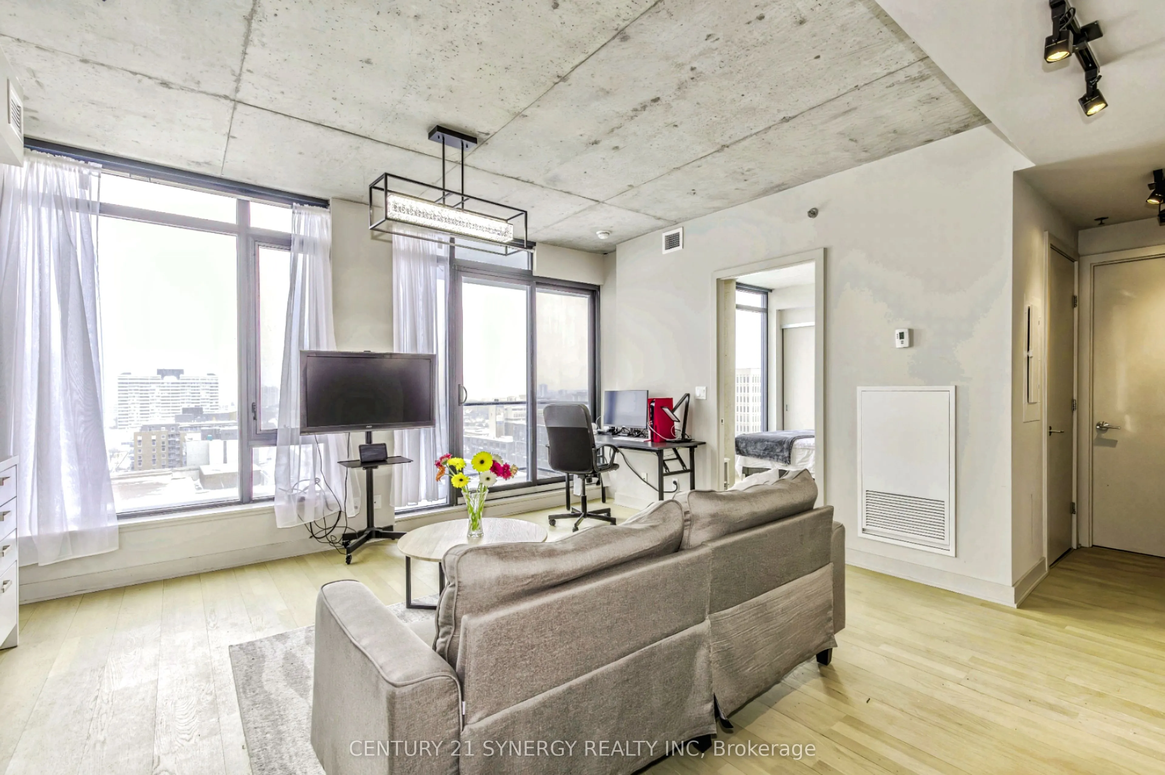 203 Catherine Street, #1209