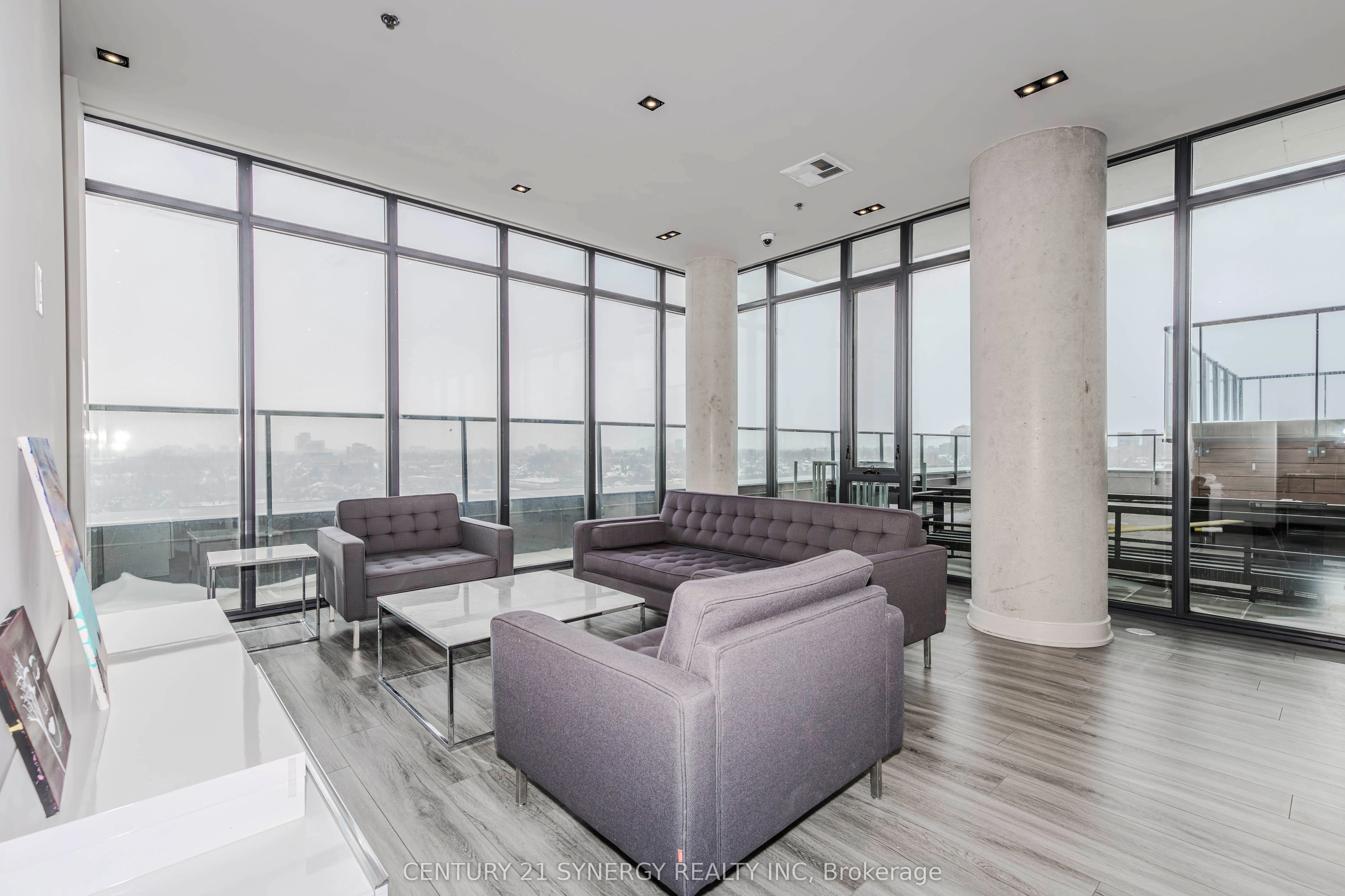 203 Catherine Street, #1209