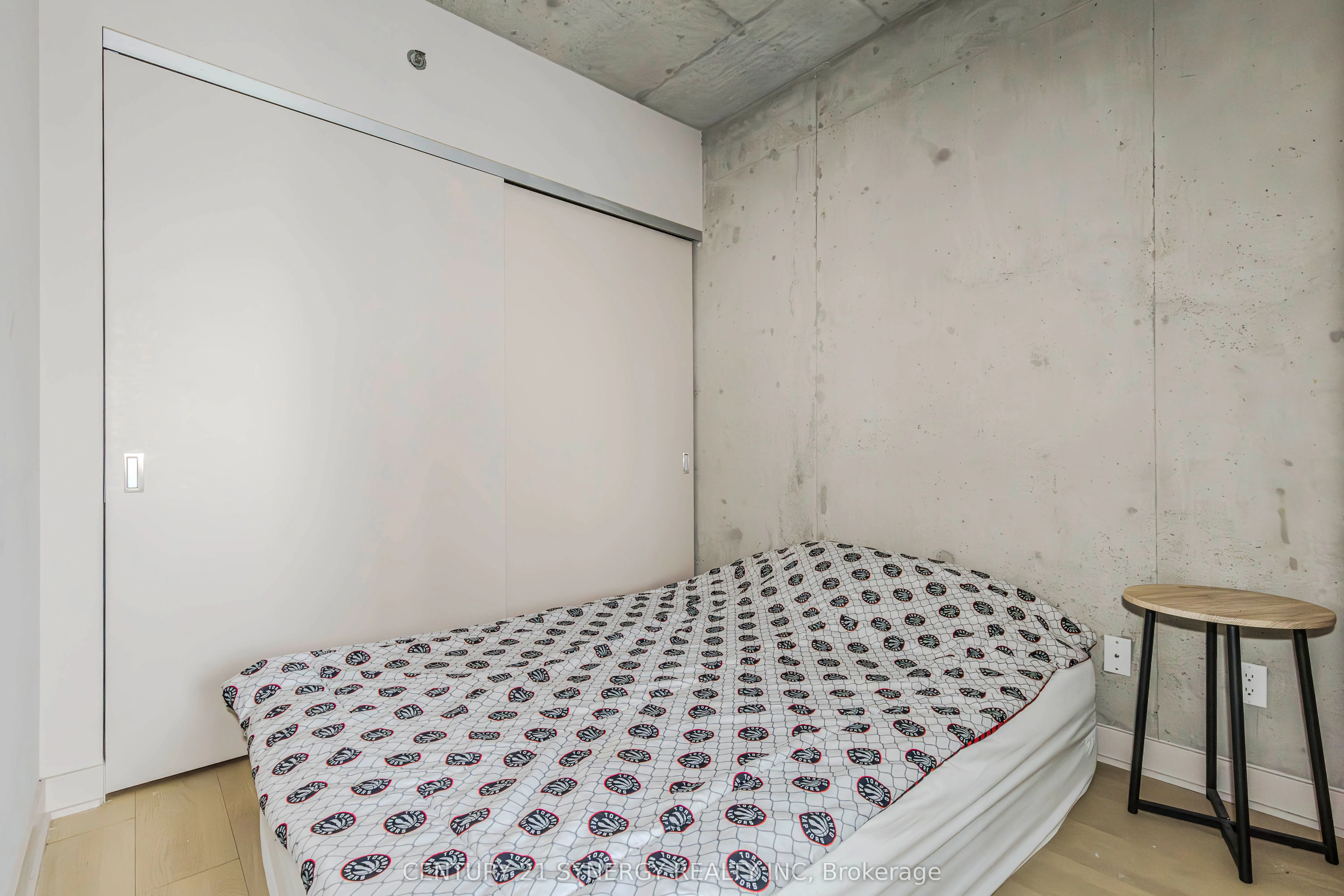 203 Catherine Street, #1209