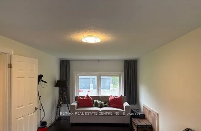 431 Second (Upper) Road E