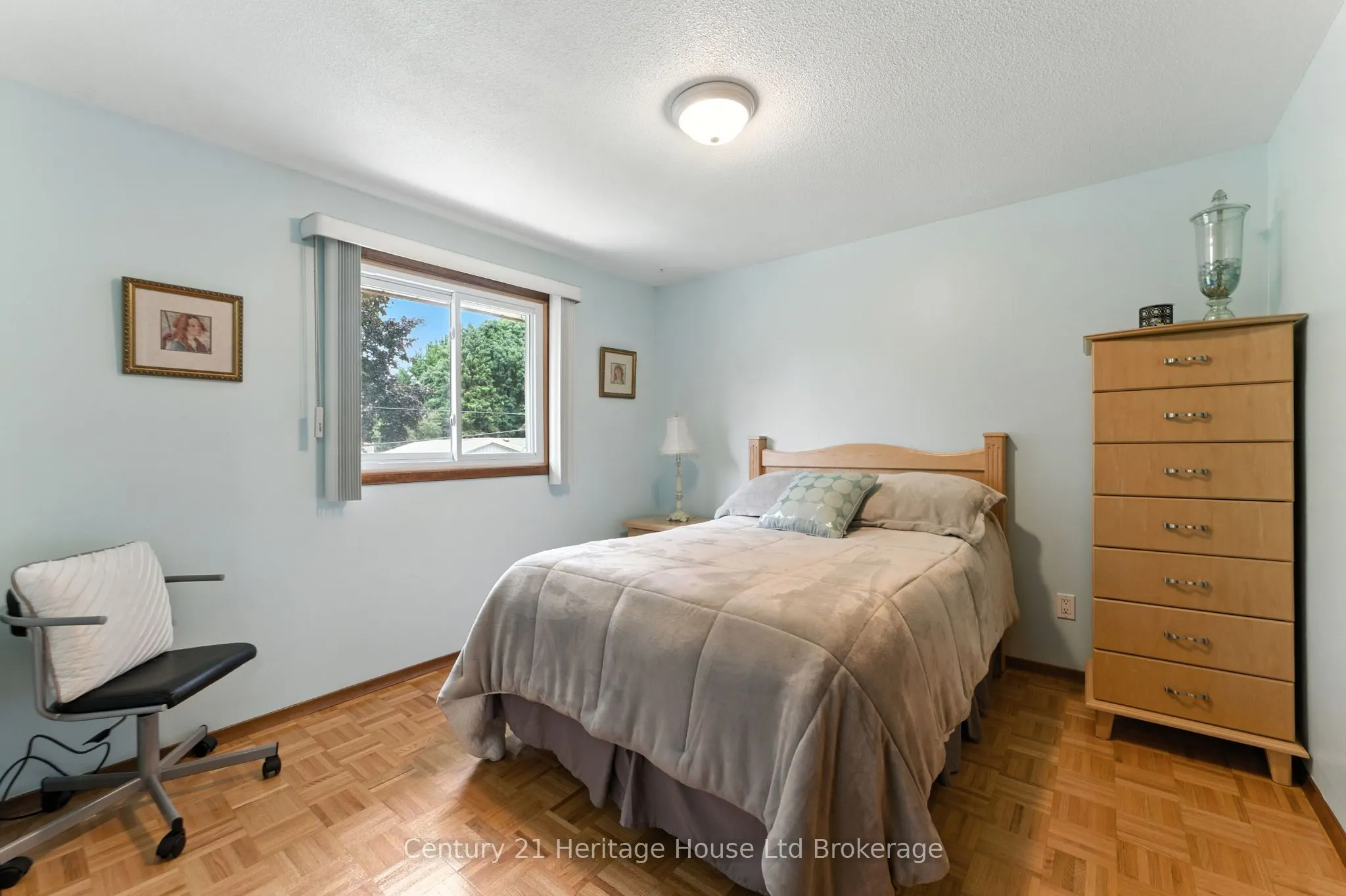 1043 Canfield Crescent