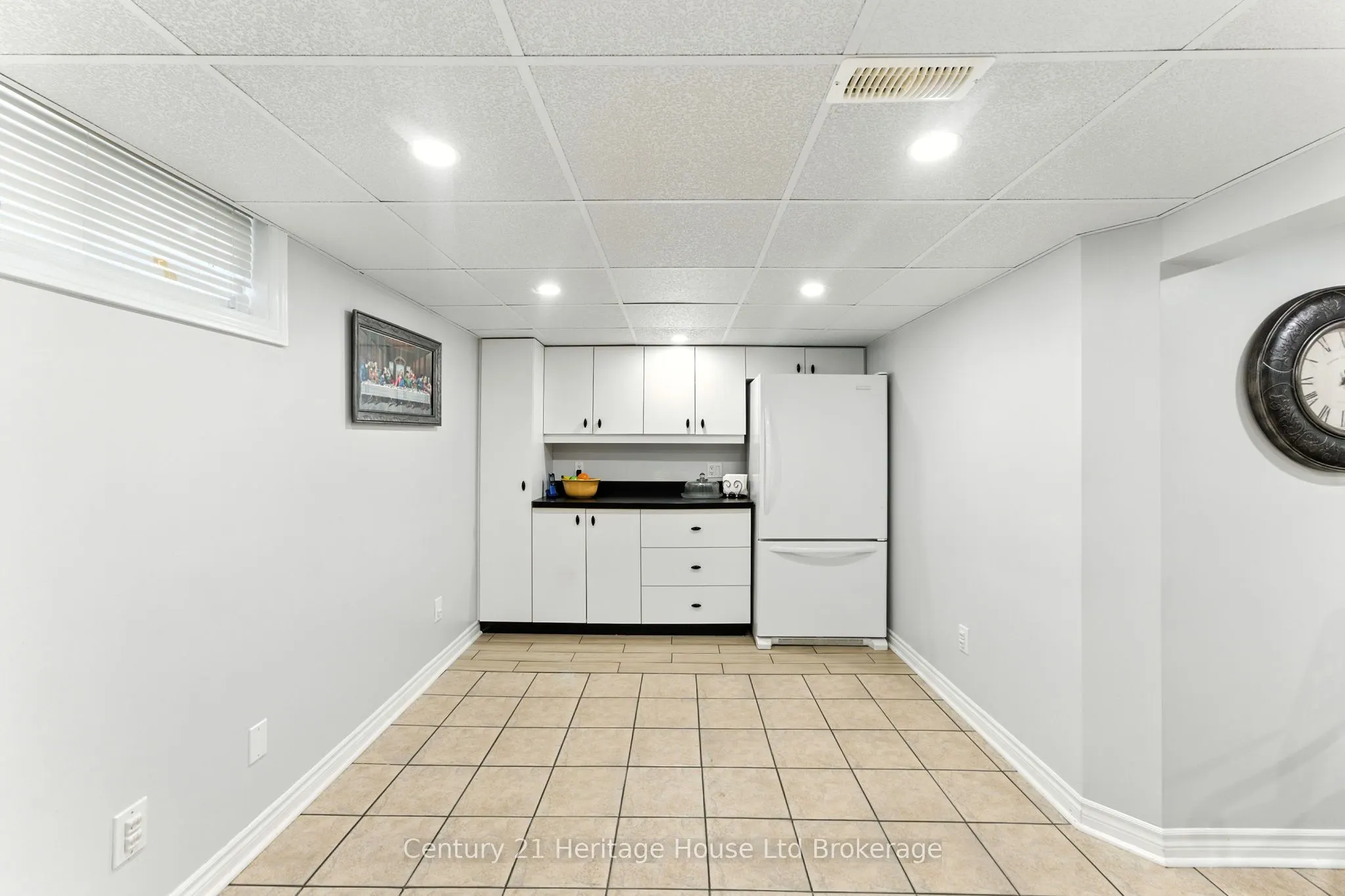 1043 Canfield Crescent