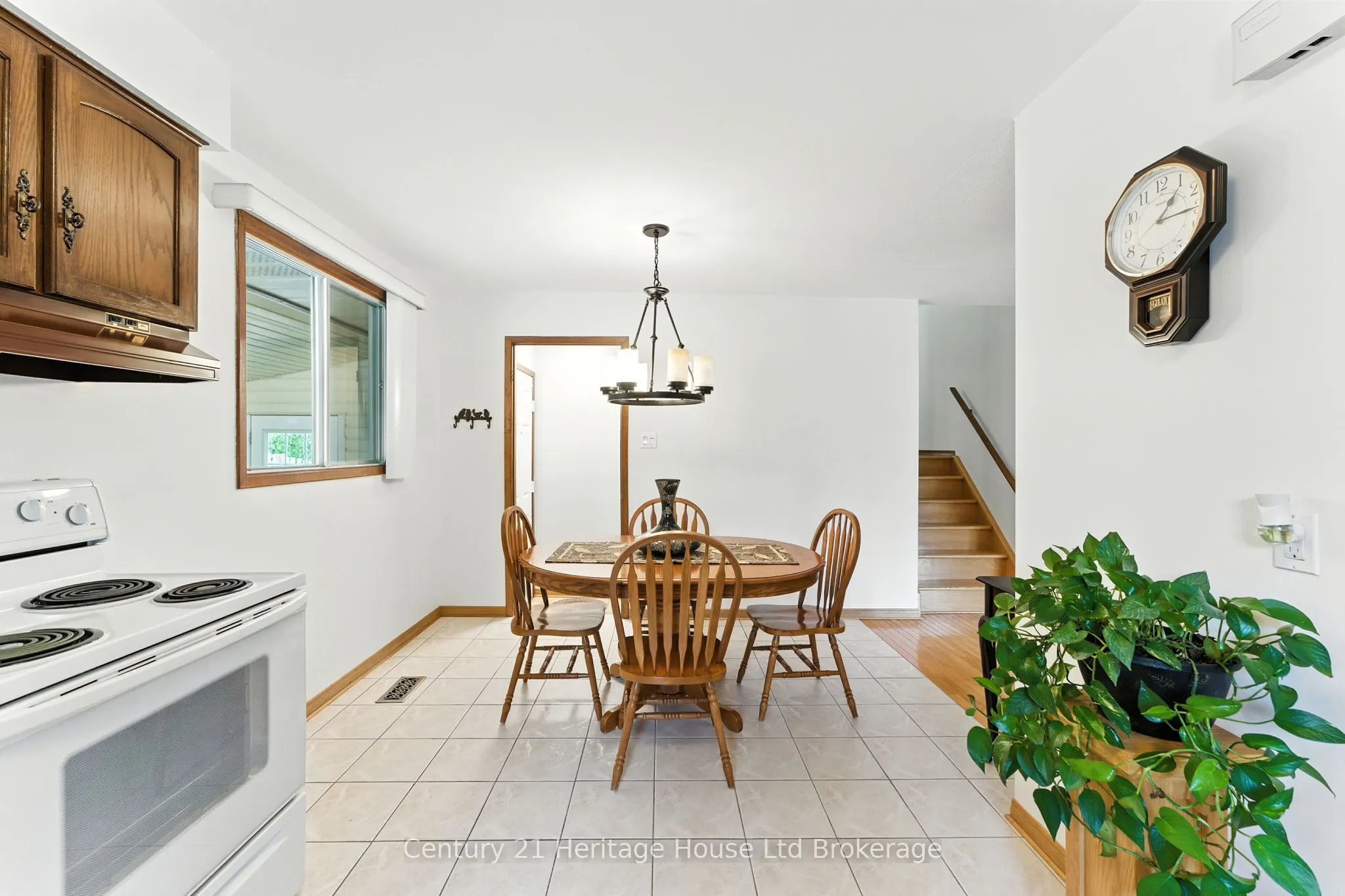 1043 Canfield Crescent