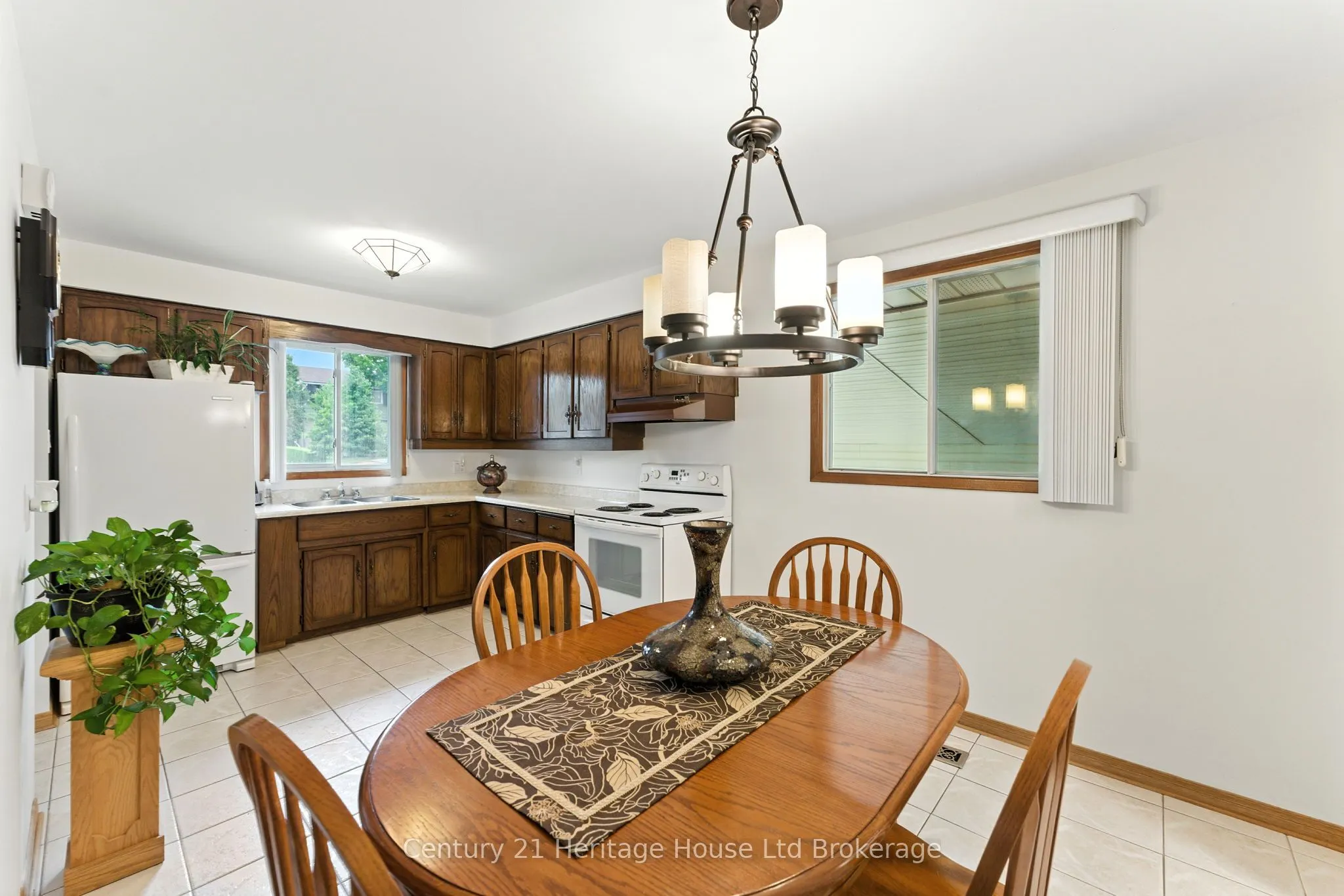 1043 Canfield Crescent