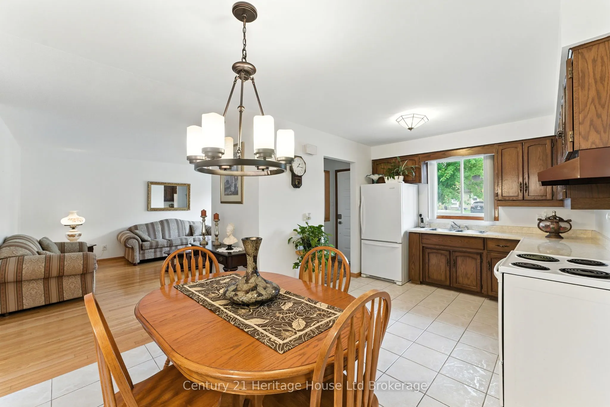 1043 Canfield Crescent