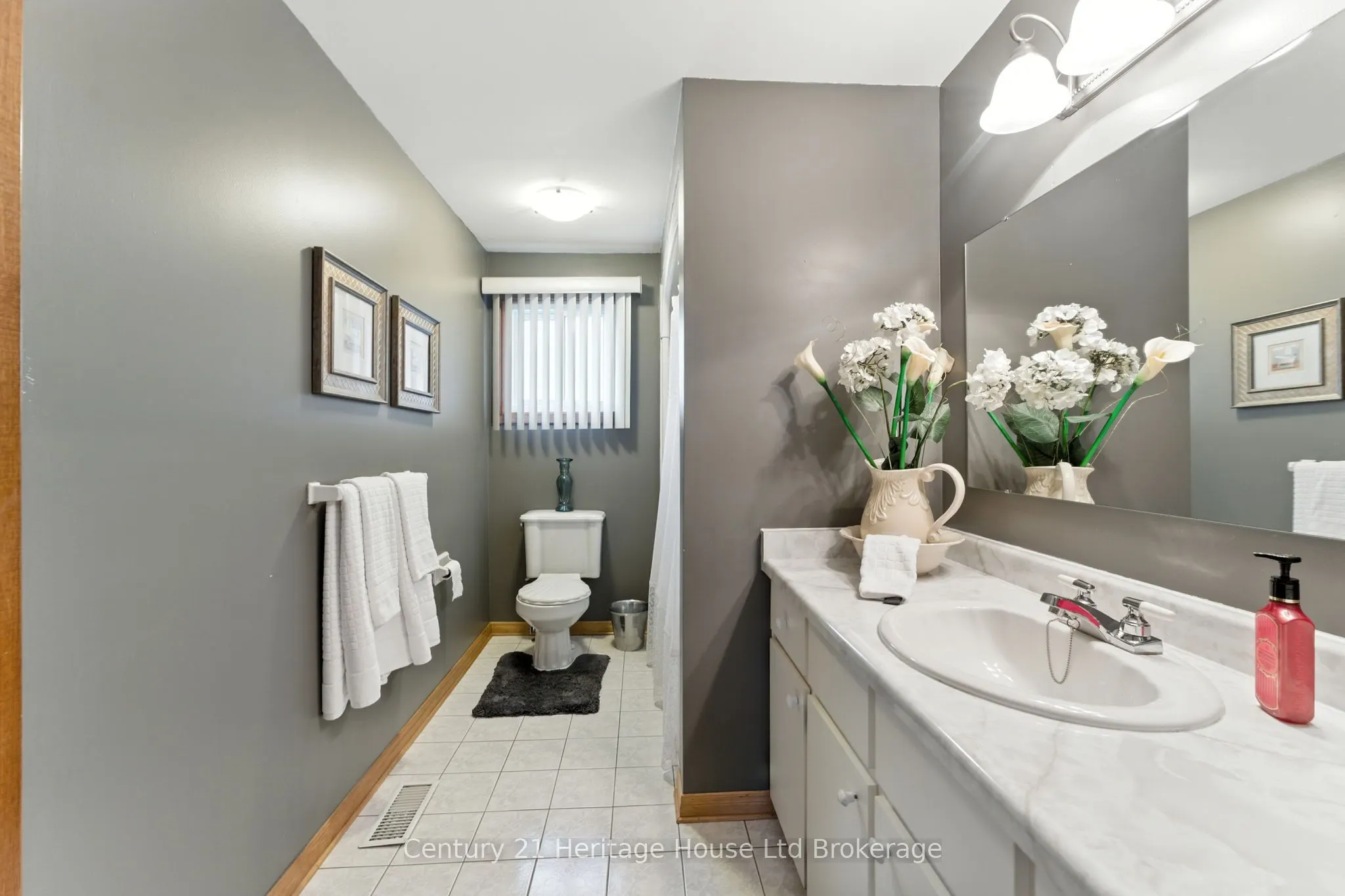 1043 Canfield Crescent