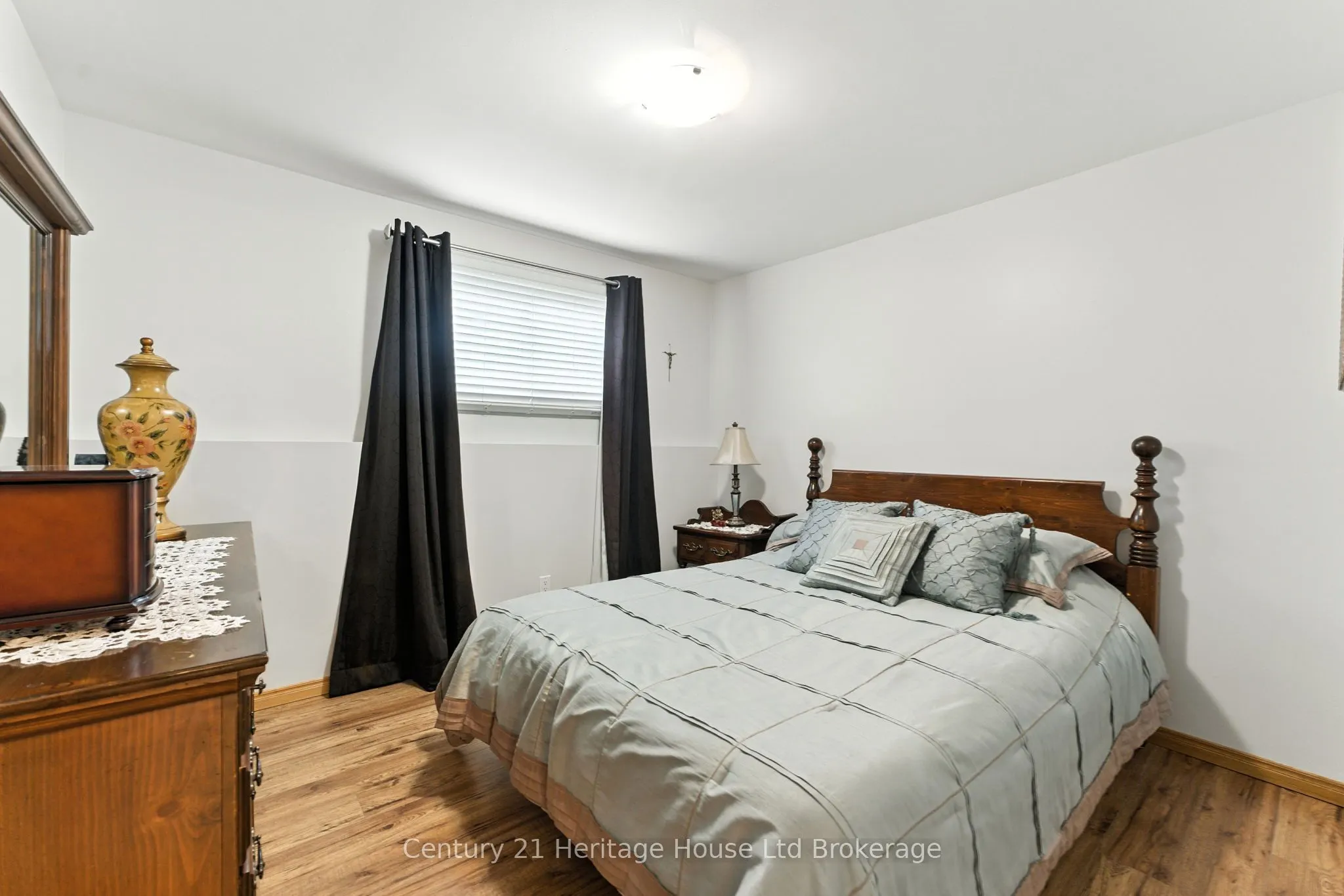 1043 Canfield Crescent