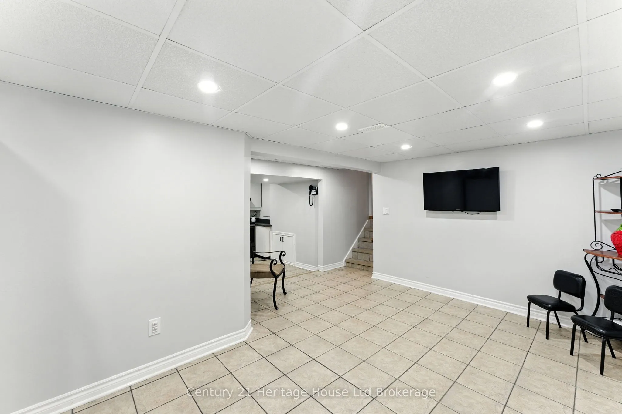 1043 Canfield Crescent