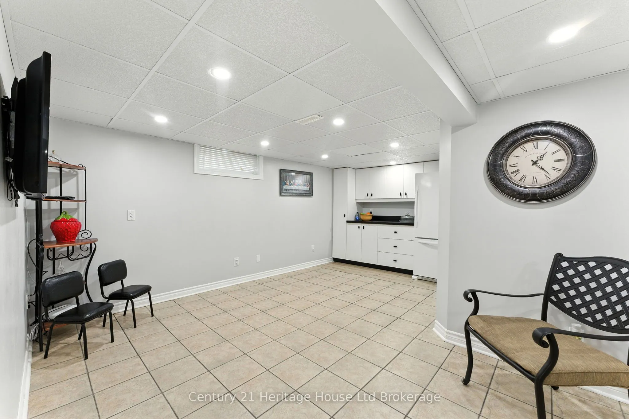 1043 Canfield Crescent