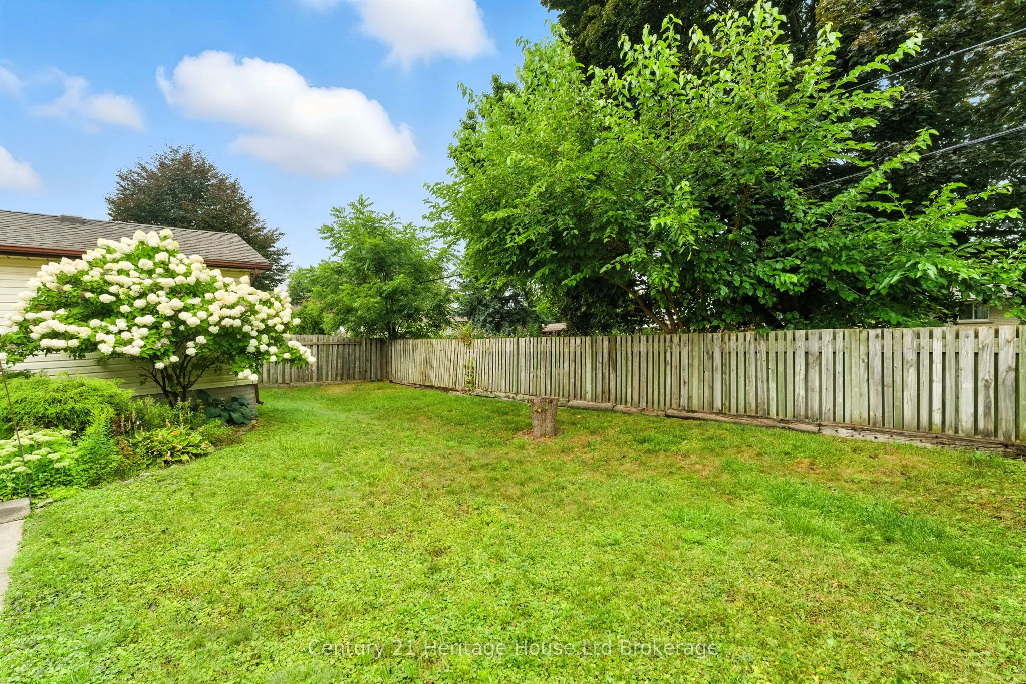 1043 Canfield Crescent