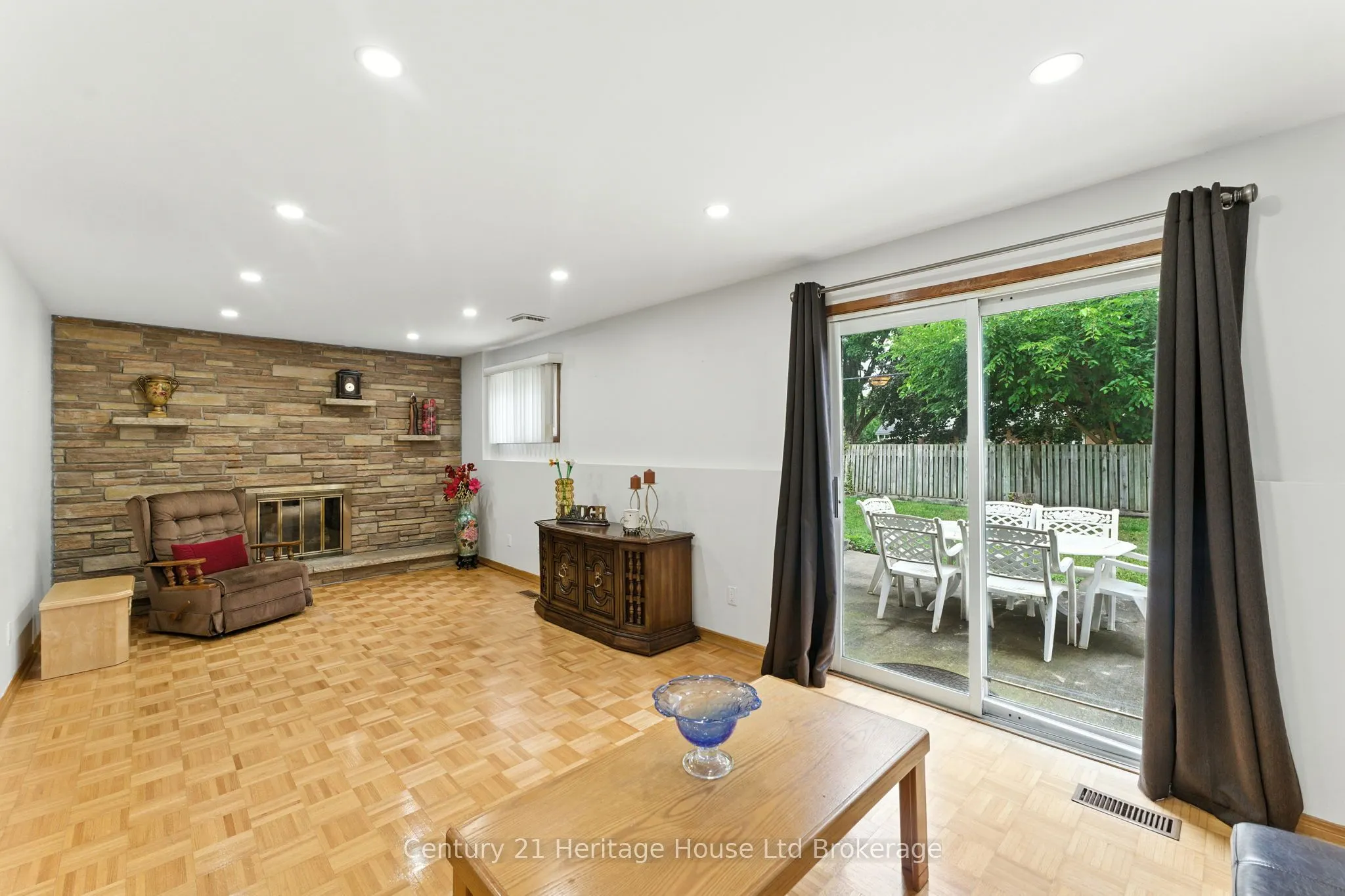 1043 Canfield Crescent