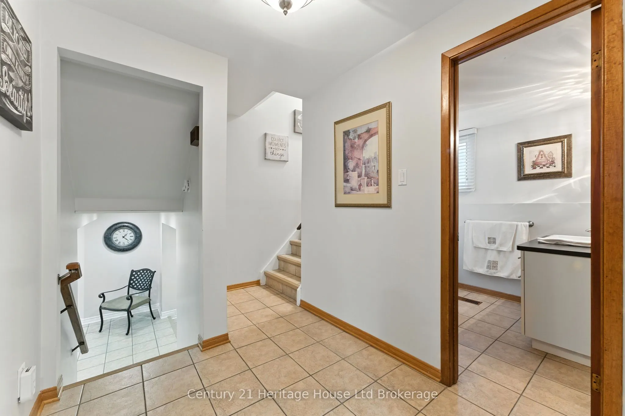 1043 Canfield Crescent