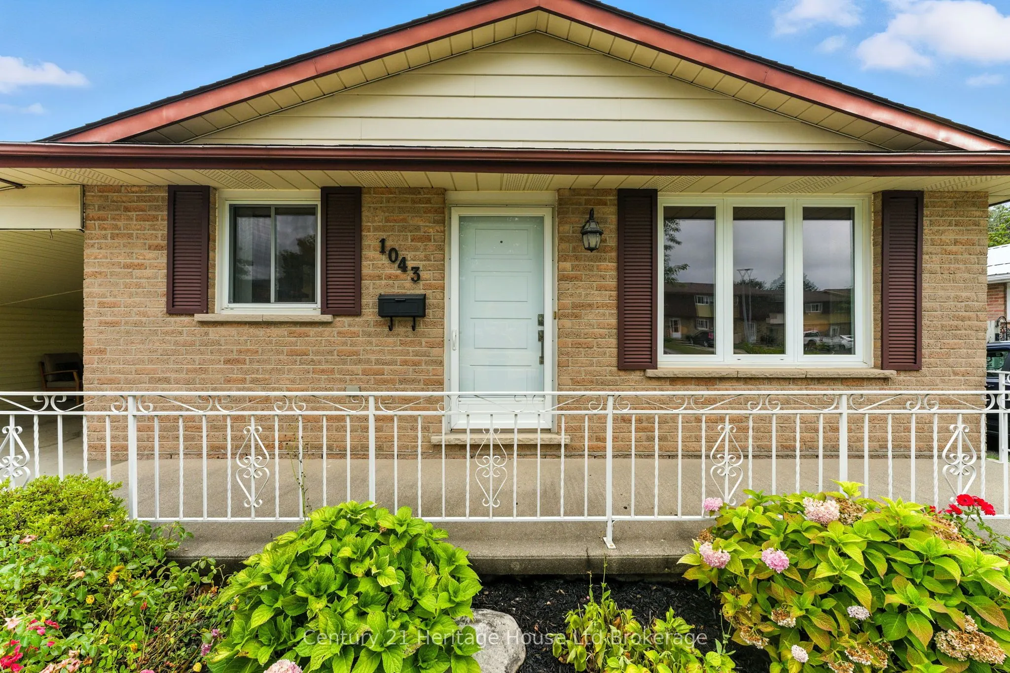 1043 Canfield Crescent