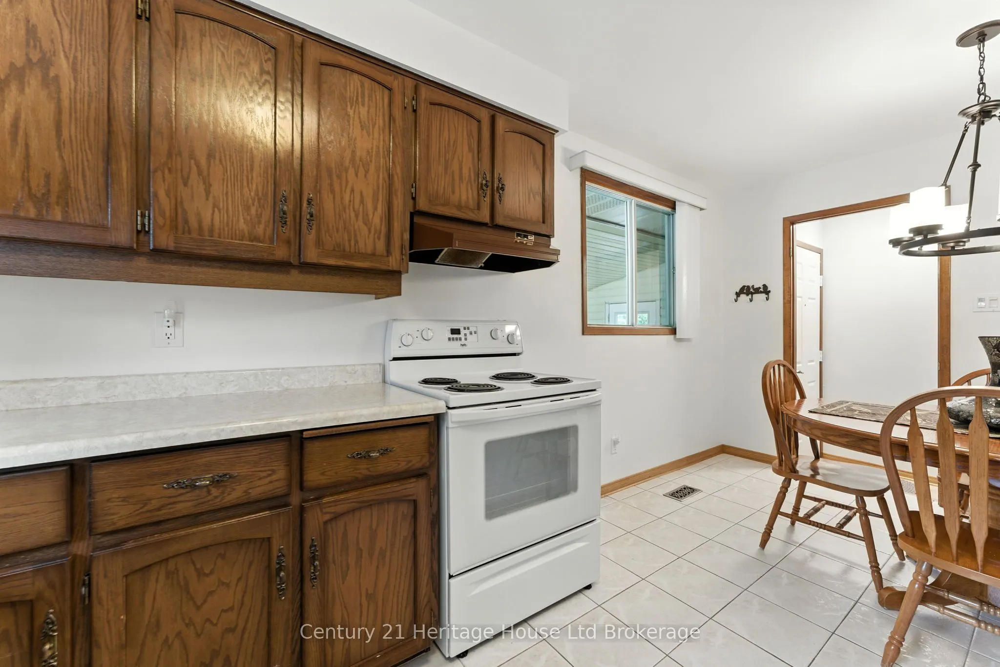 1043 Canfield Crescent