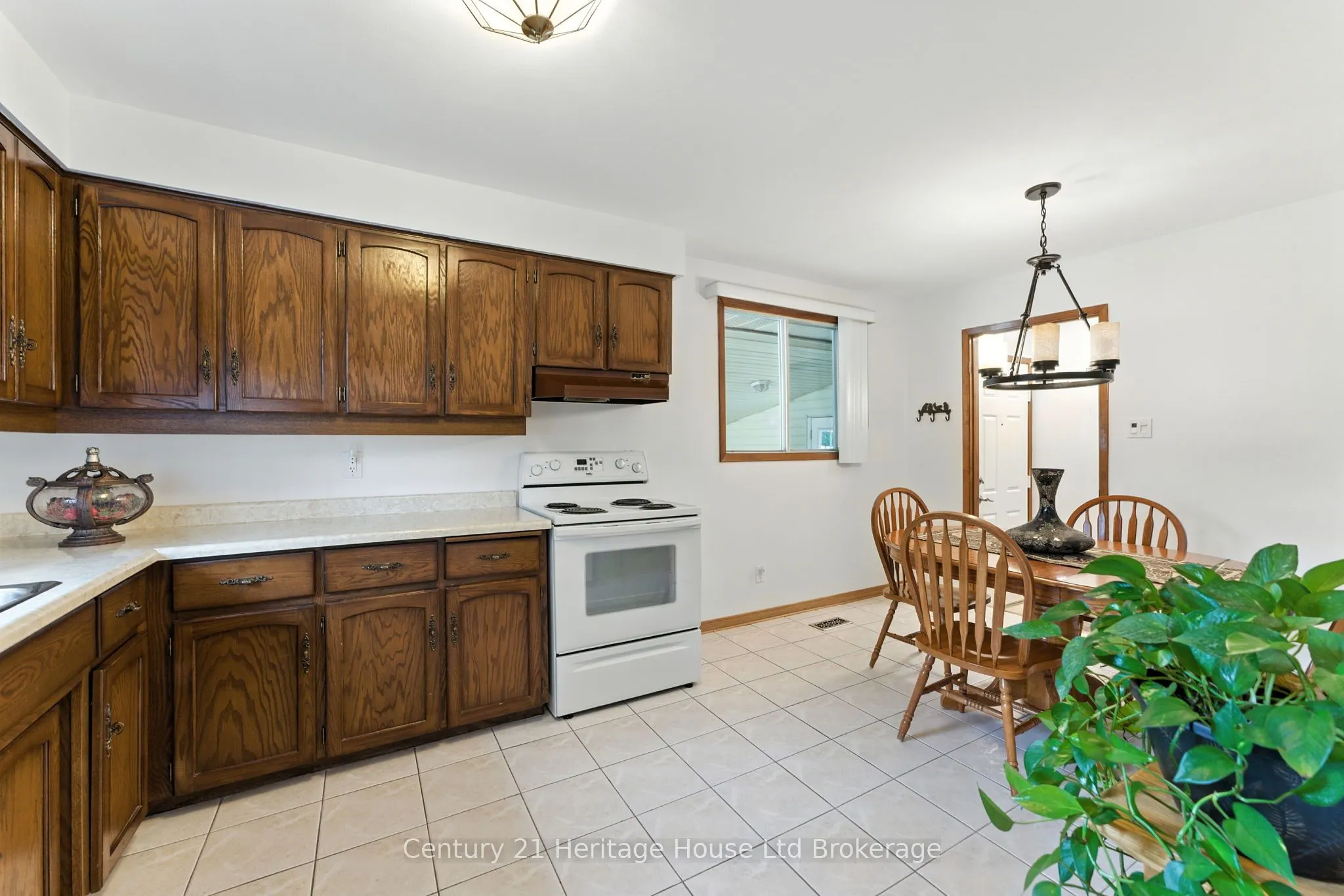 1043 Canfield Crescent