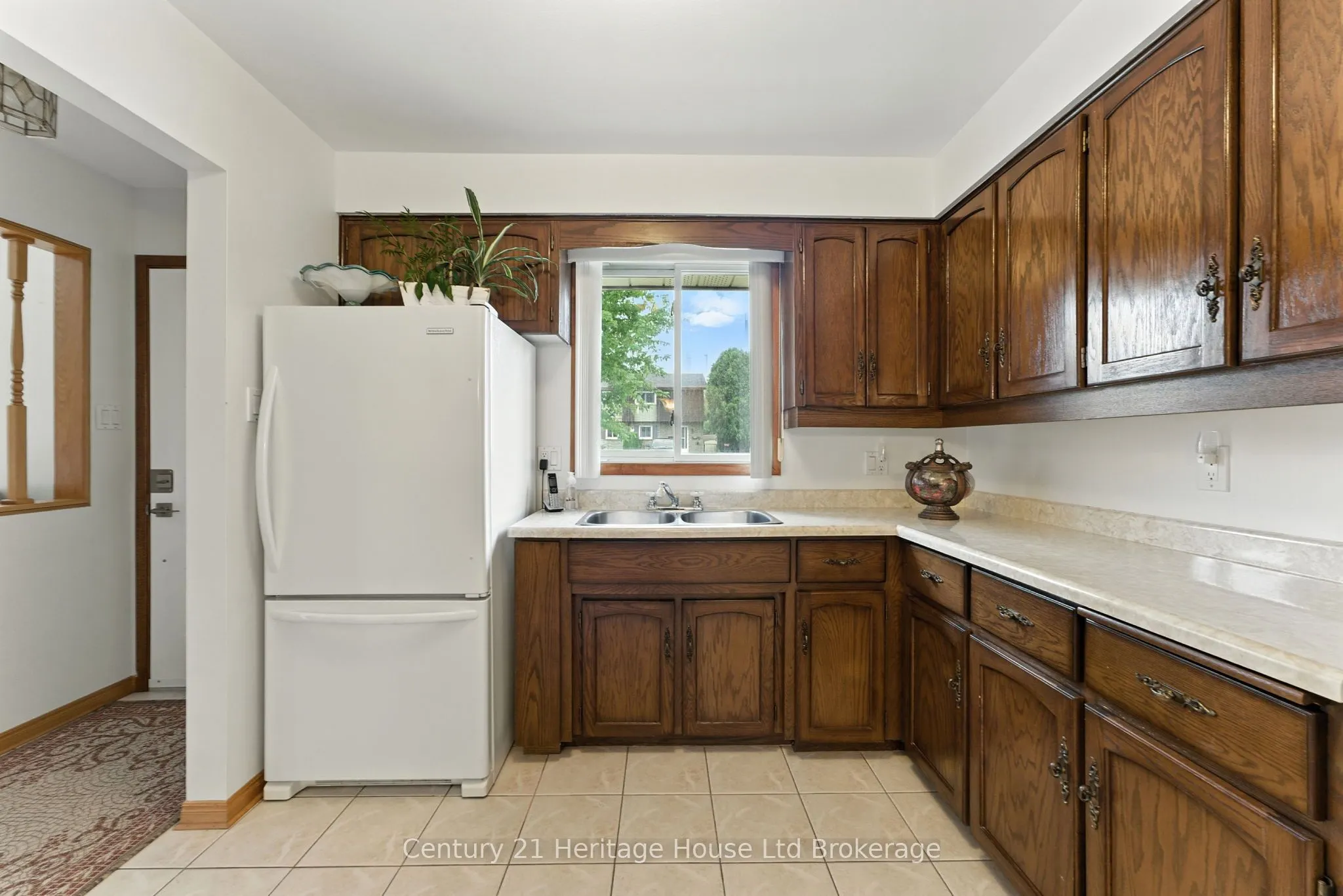 1043 Canfield Crescent