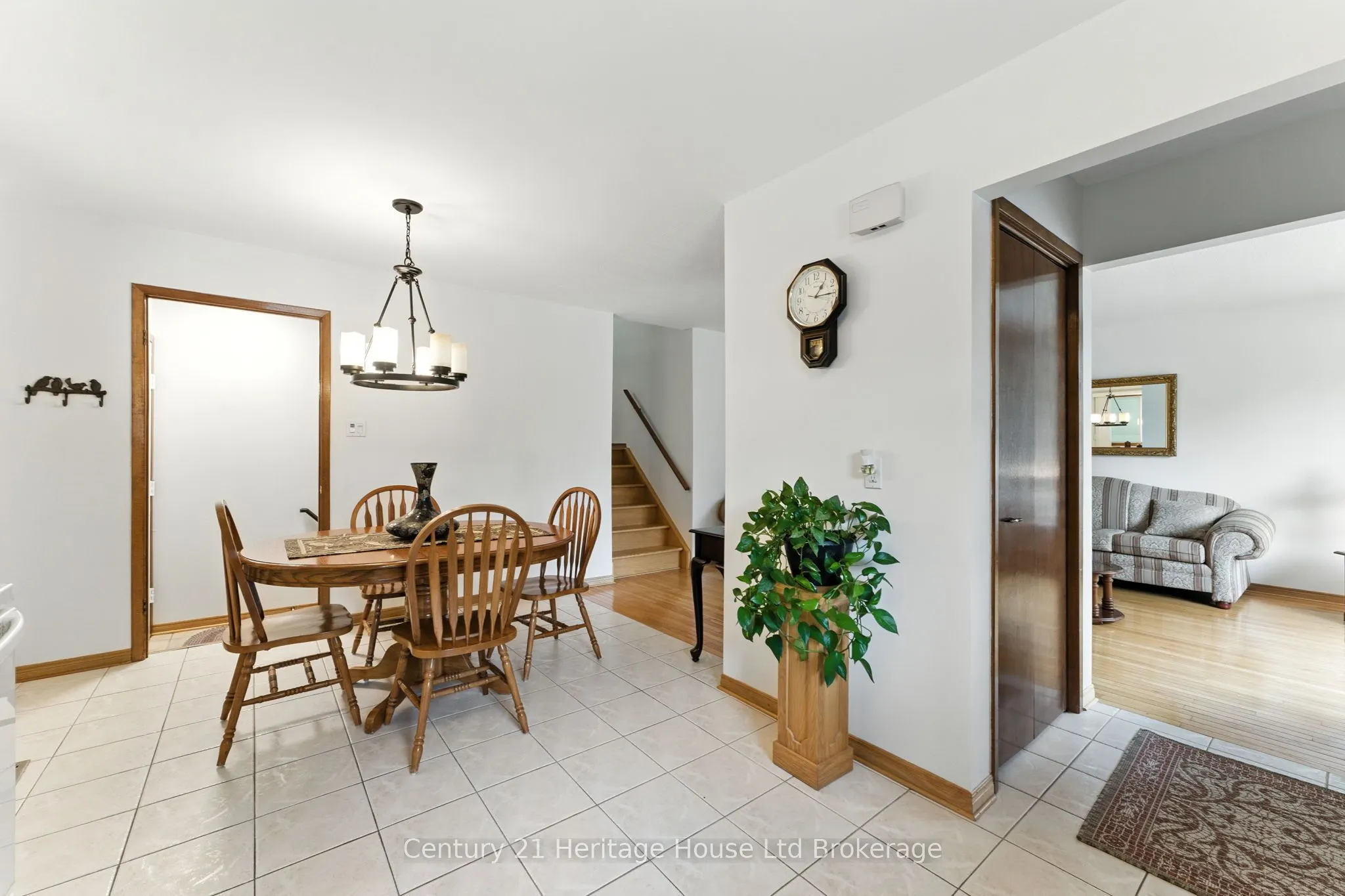 1043 Canfield Crescent