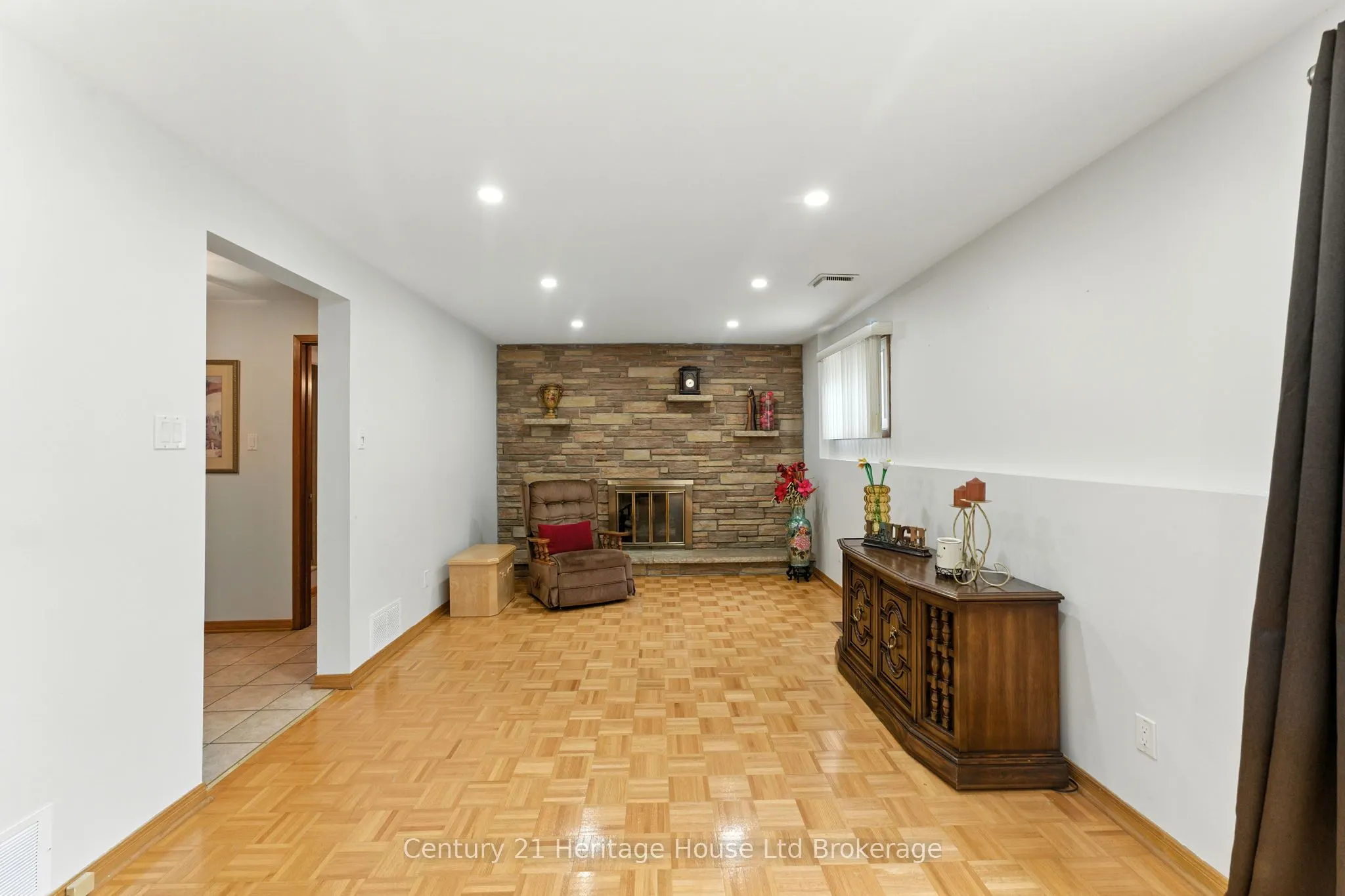 1043 Canfield Crescent