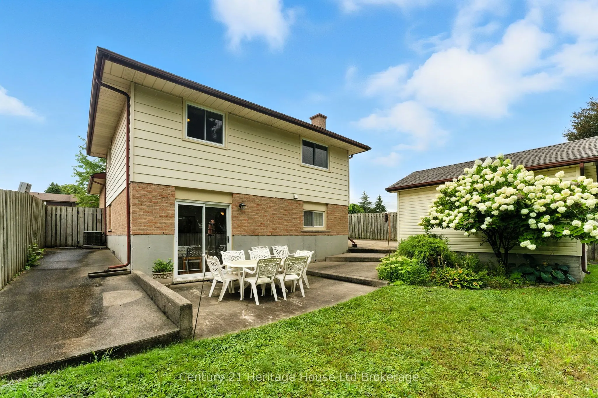 1043 Canfield Crescent