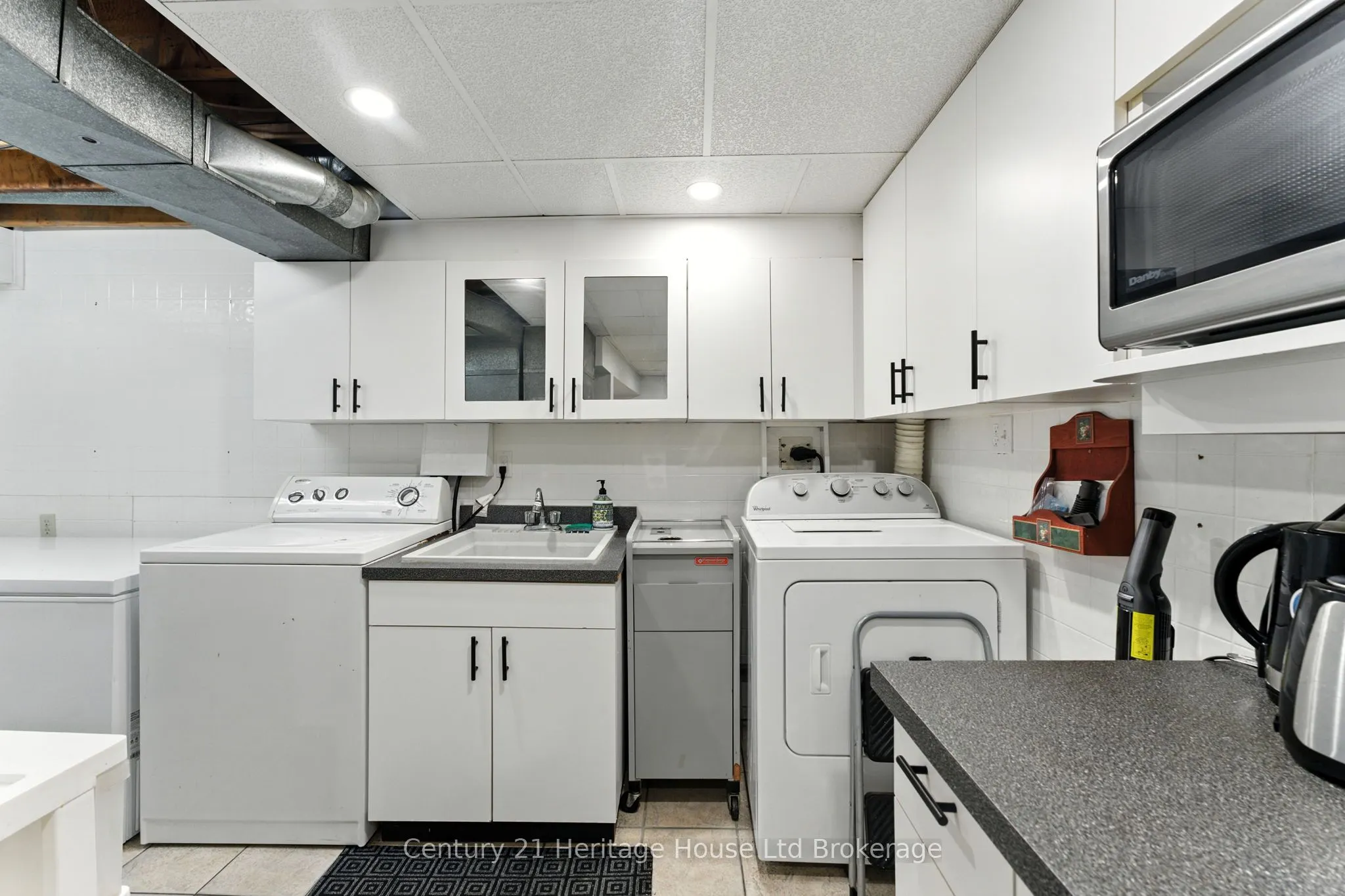 1043 Canfield Crescent