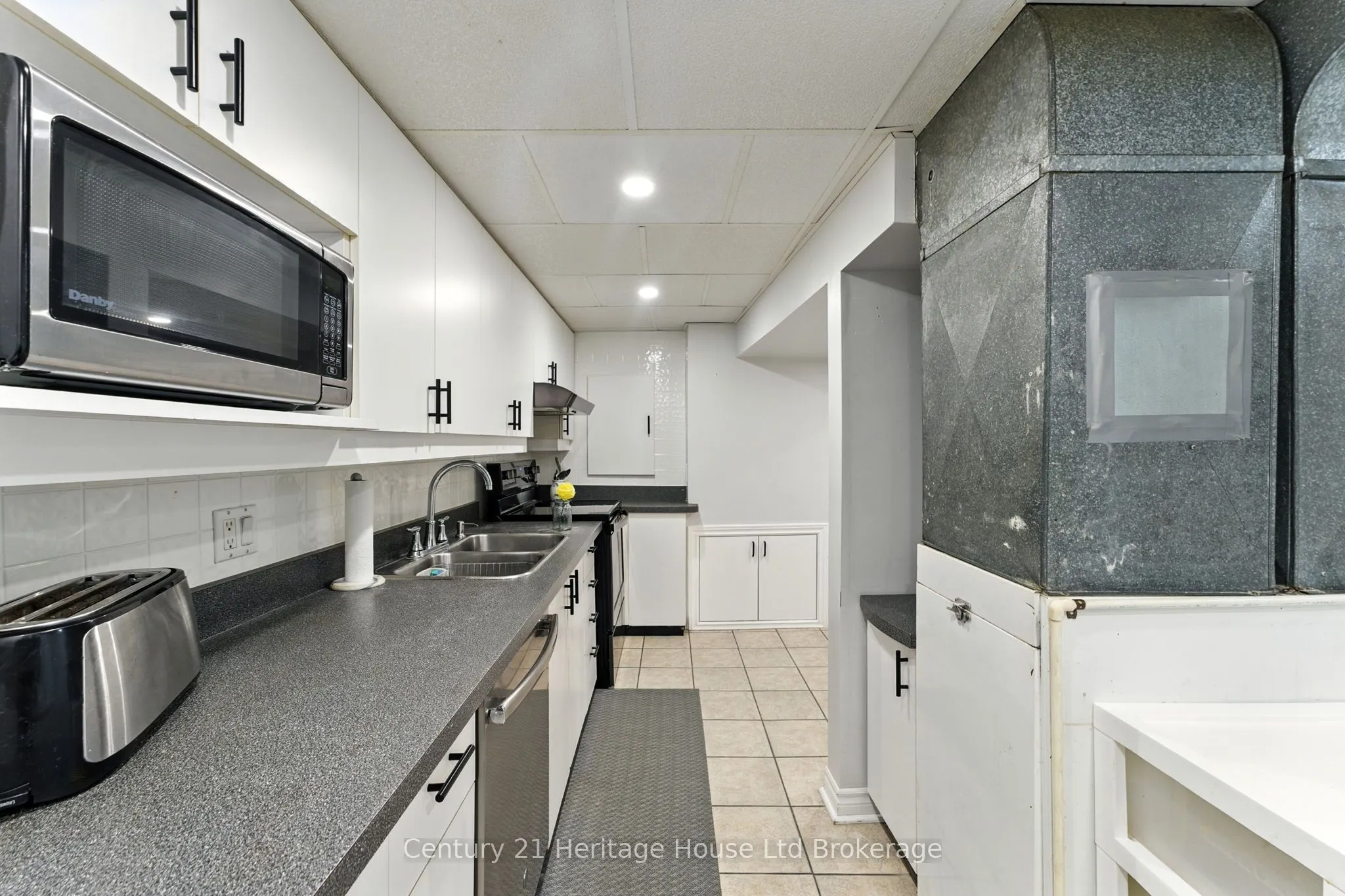 1043 Canfield Crescent