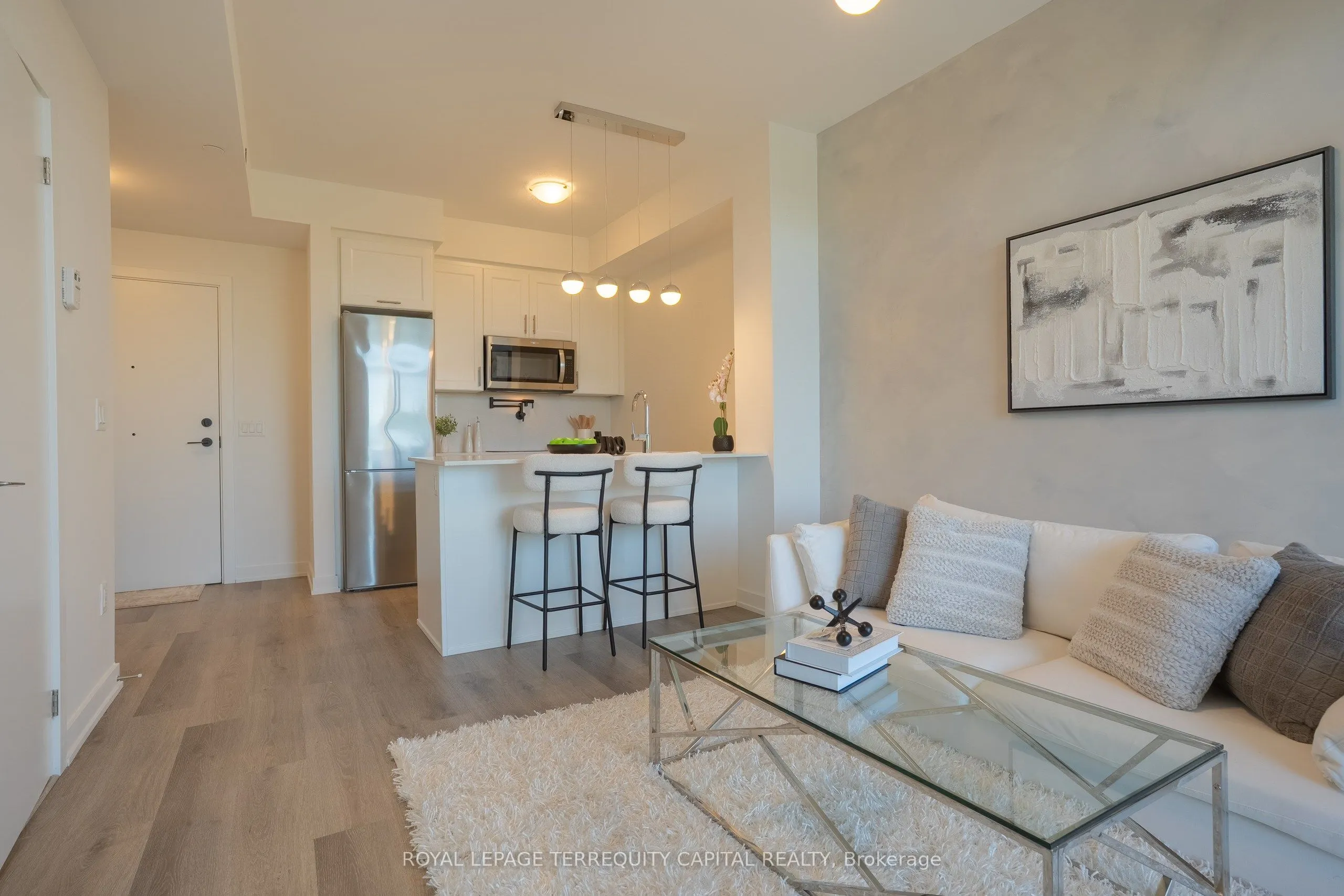 600 North Service Road, #313