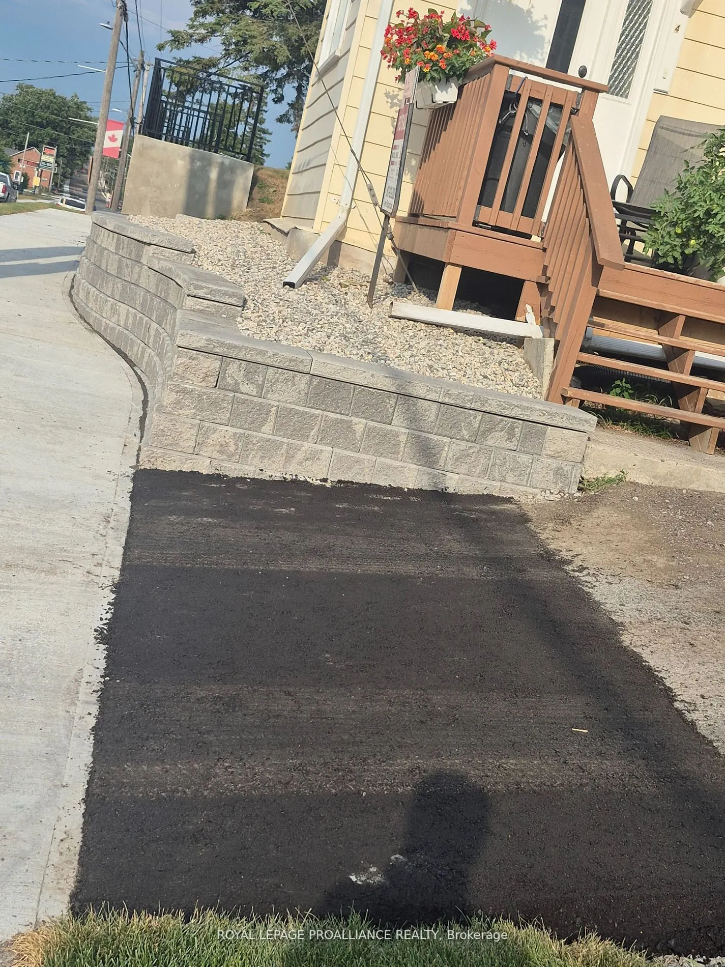 91 St Lawrence Street E