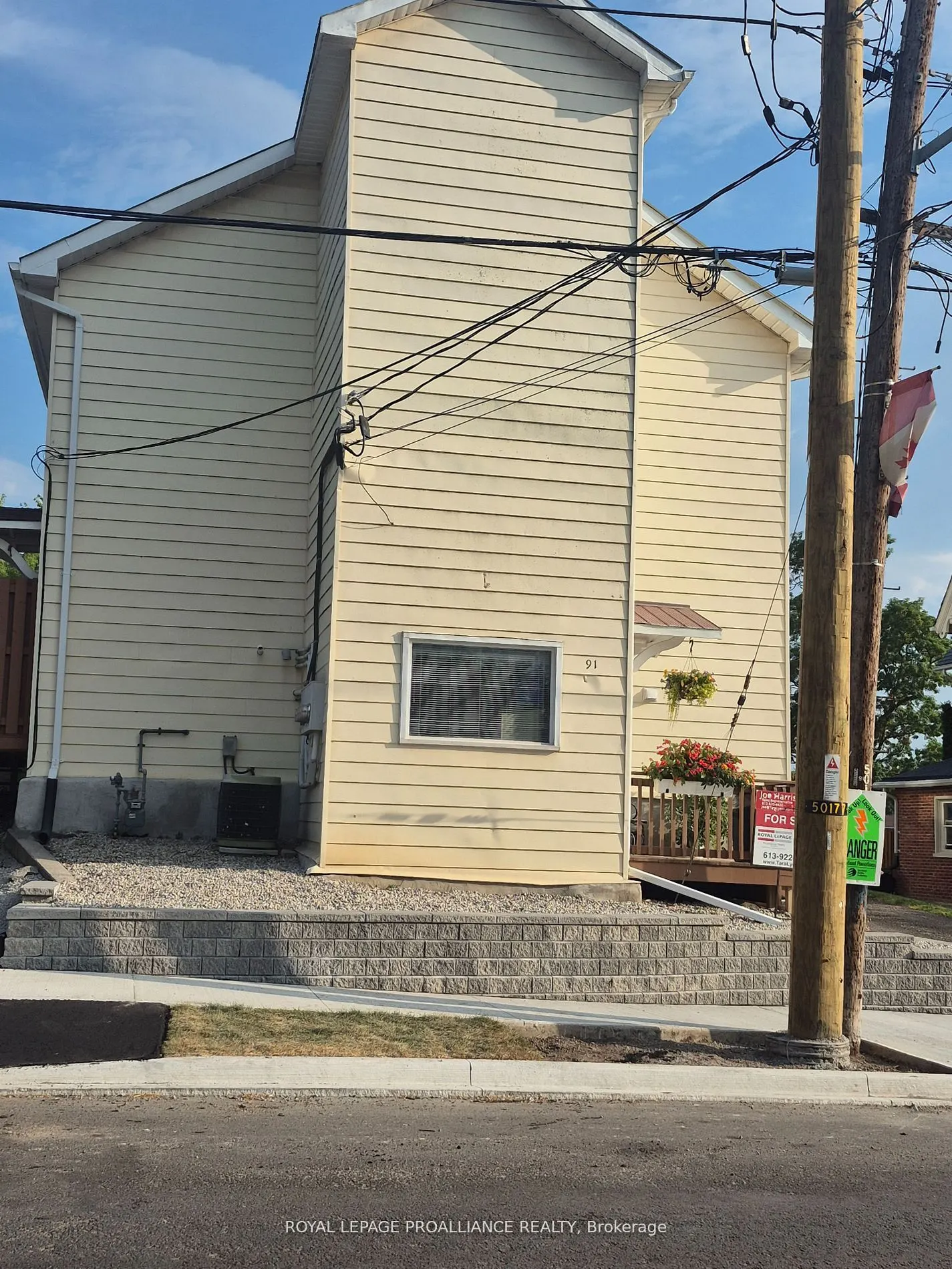 91 St Lawrence Street E