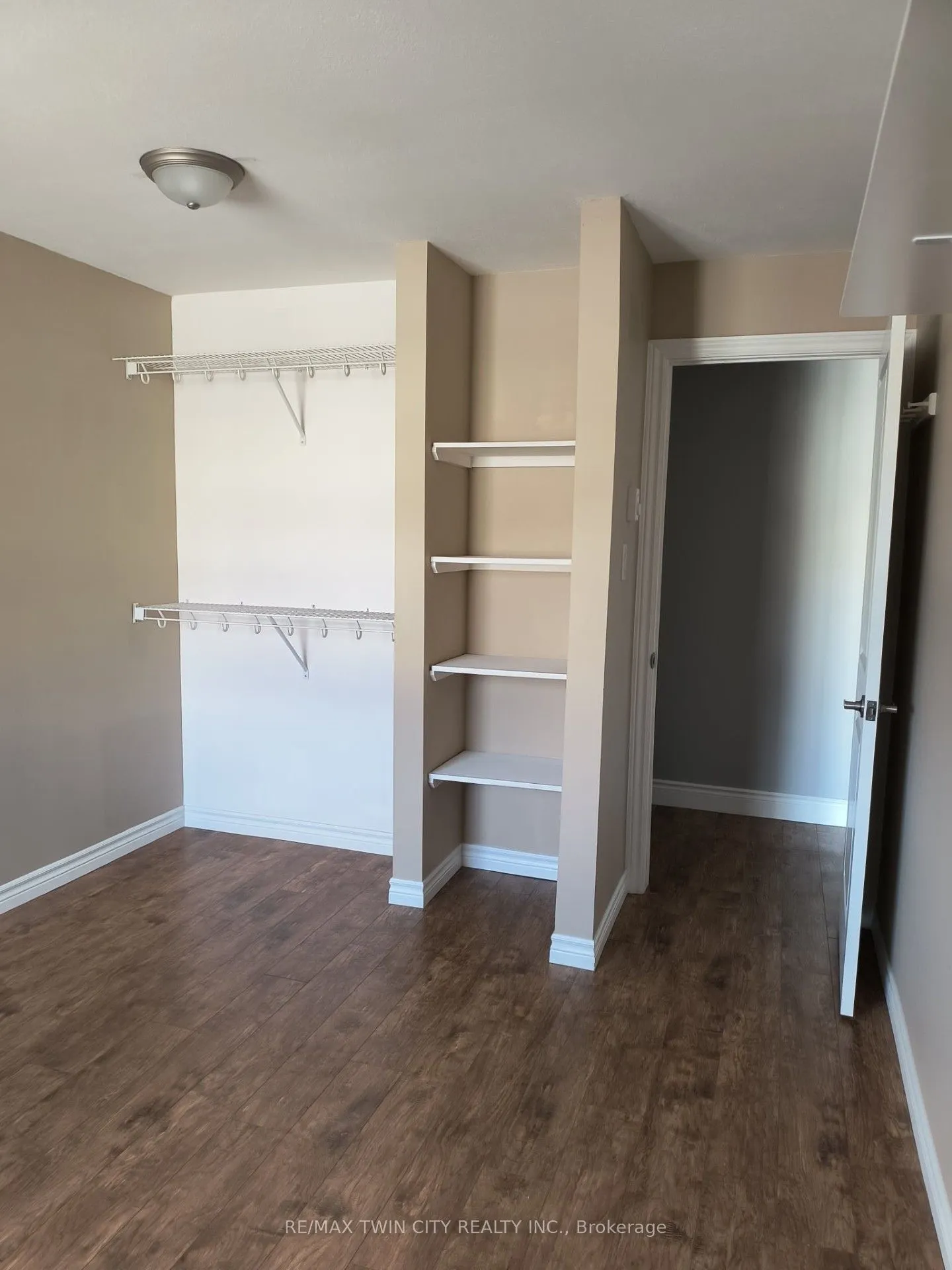 735 Deveron Crescent, #211