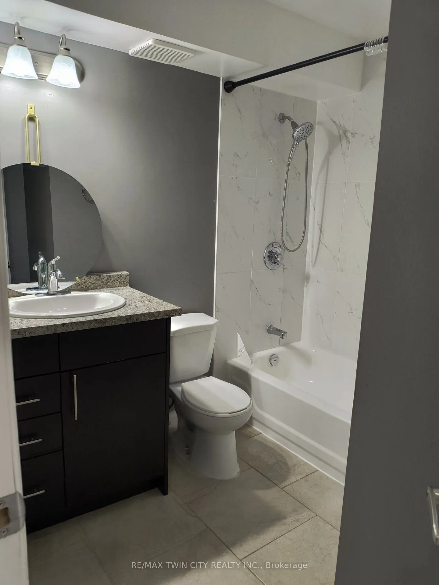 735 Deveron Crescent, #211