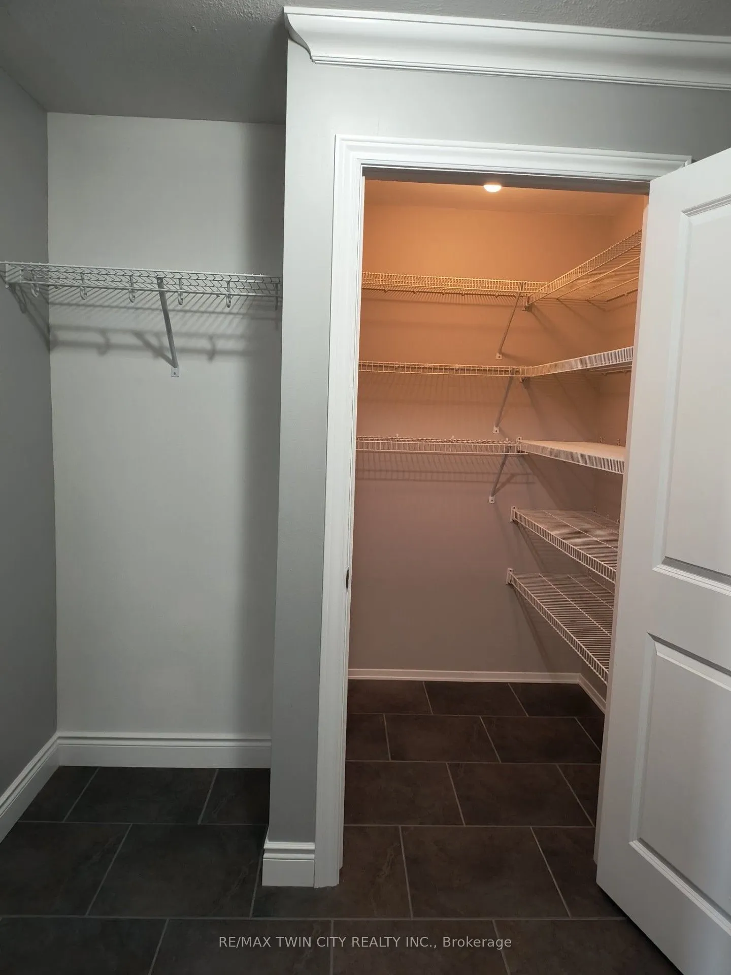 735 Deveron Crescent, #211