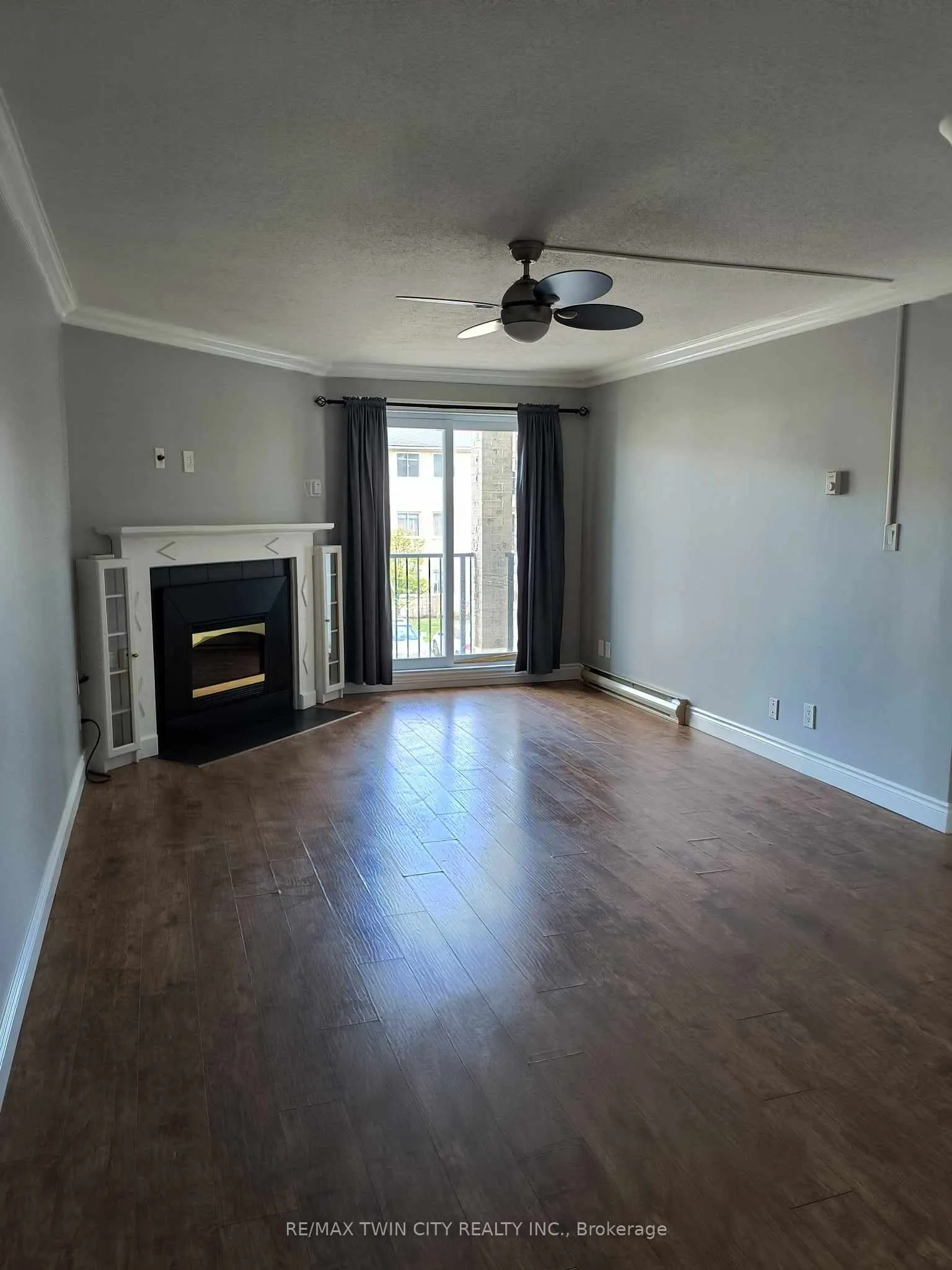 735 Deveron Crescent, #211