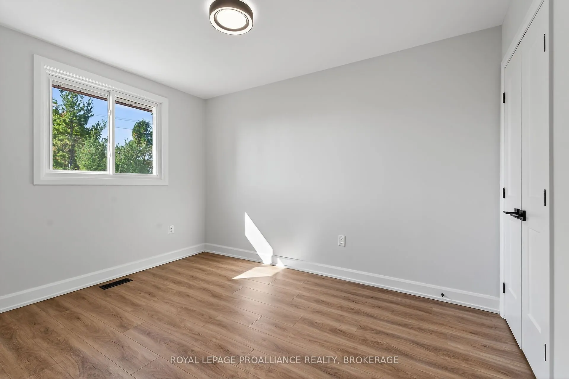 957 Oakview Avenue, #53