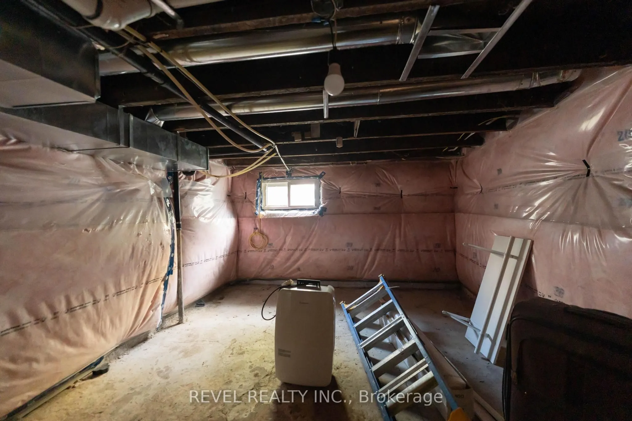 222 Kensington Avenue N