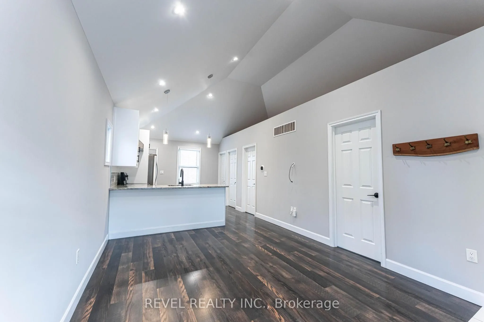 222 Kensington Avenue N