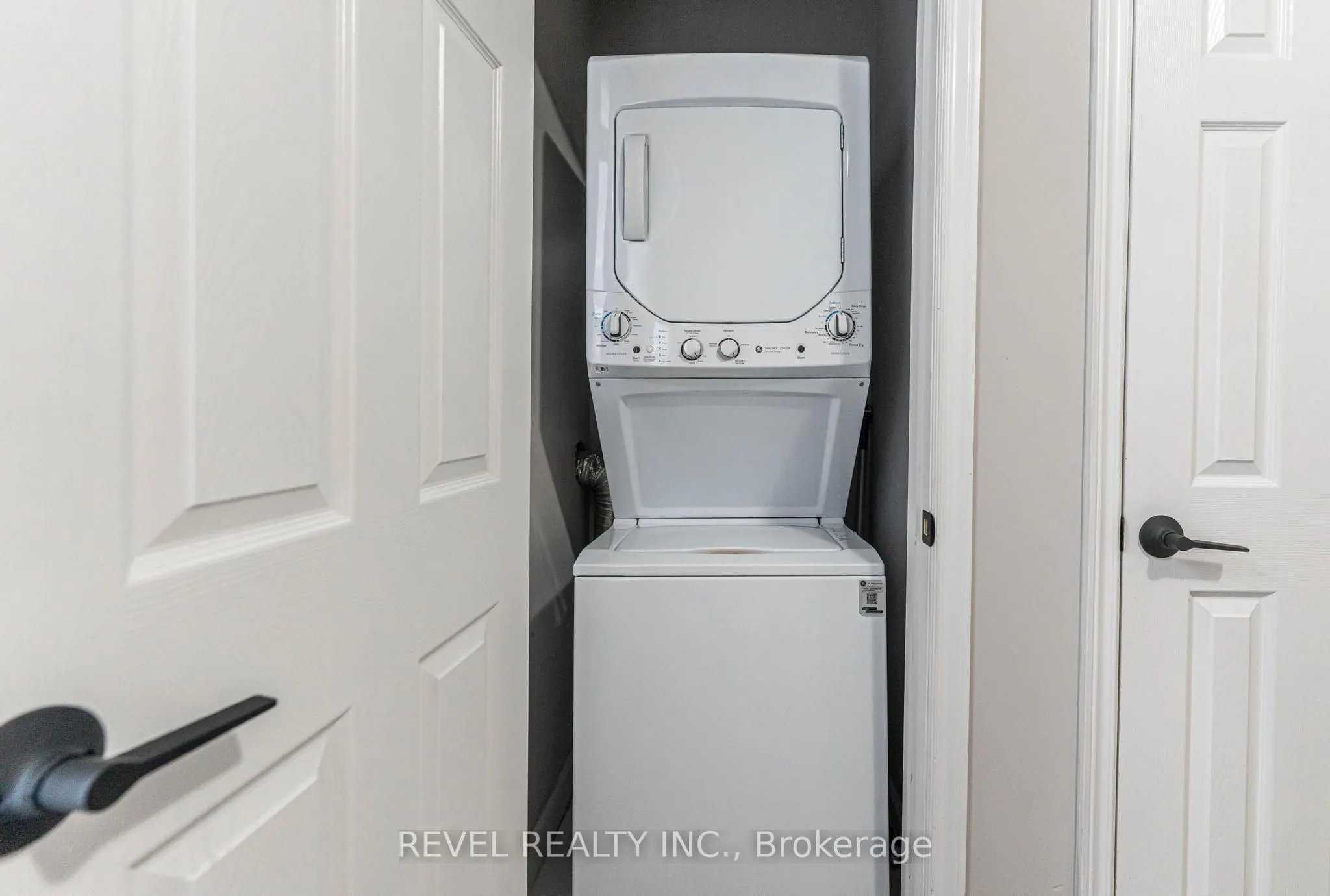 222 Kensington Avenue N