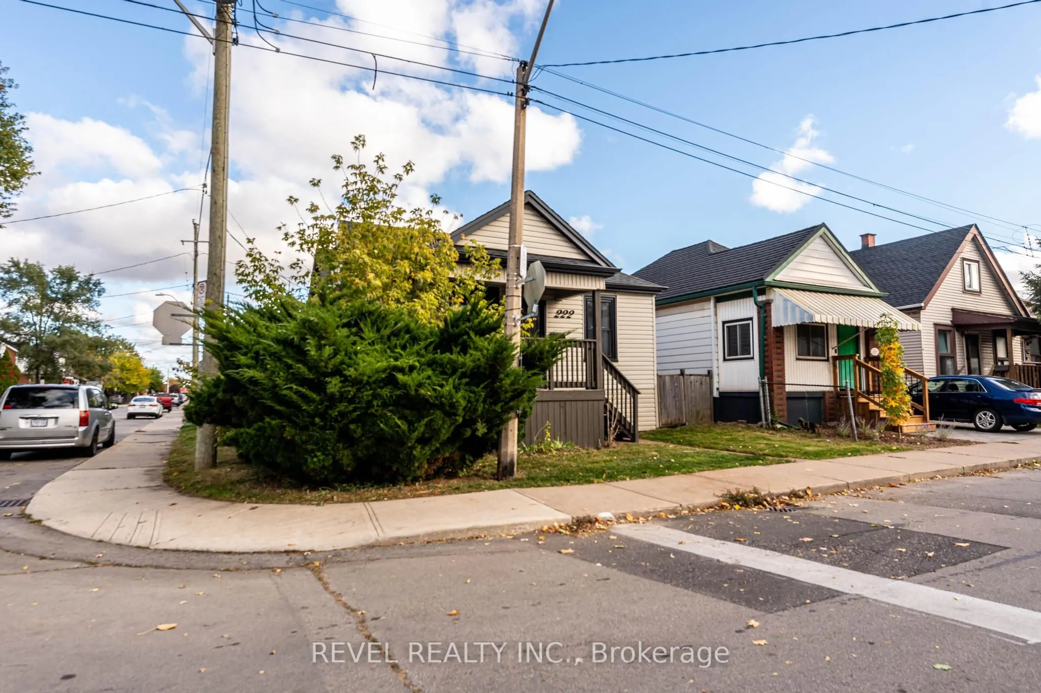 222 Kensington Avenue N